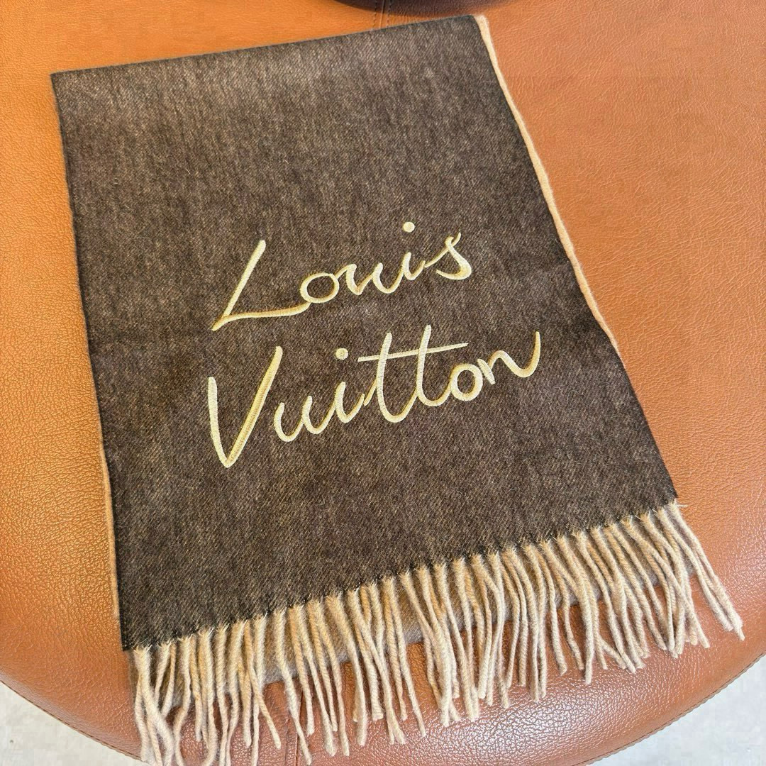 Louis Vuitton ▪大驴家新款渐变围巾 的温柔配色 迷恋 气质低调恬静又不失优雅 重点推荐 高级舒适 气质