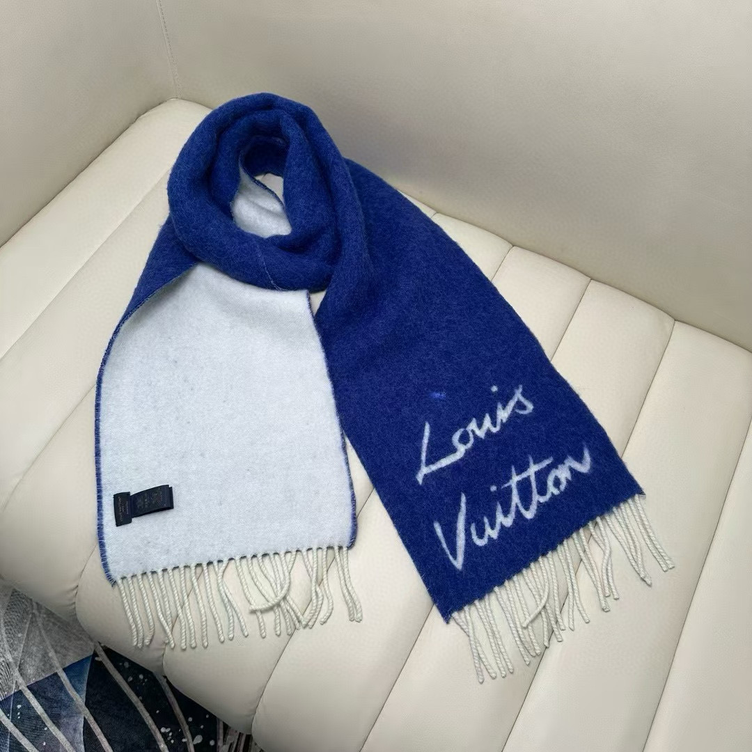 Louis Vuitton 独家首发 Fluffygram 围巾取材羊驼毛和绵羊毛混纺 以拉绒处理营造舒适暖意
