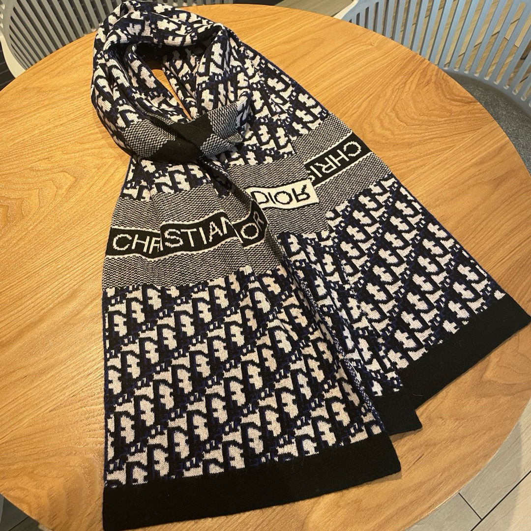 Dior 大D家 秋冬款 针织双面提花风格 高端设计师配色均考虑上身效果和色彩饱和度 色泽会浓郁而深