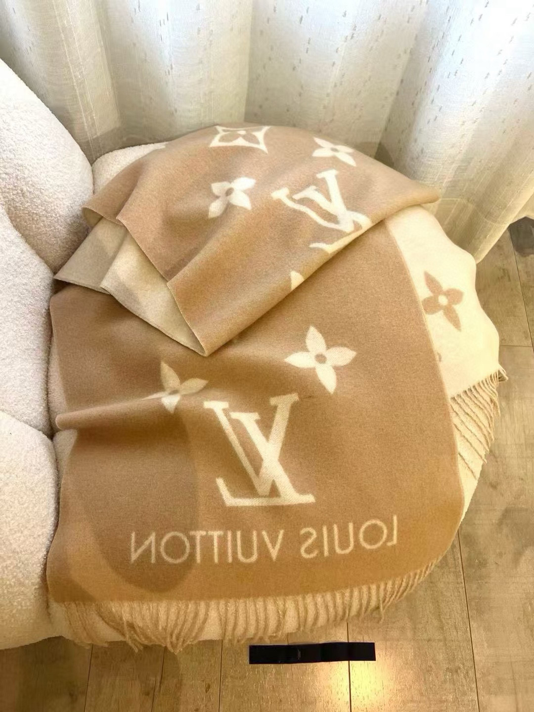 Louis Vuitton 挑~就是为了让你们围着去 的‼代购的来~香港贸易公司的订单 因为 时间问题余下300条 还好去年原料价格低一些