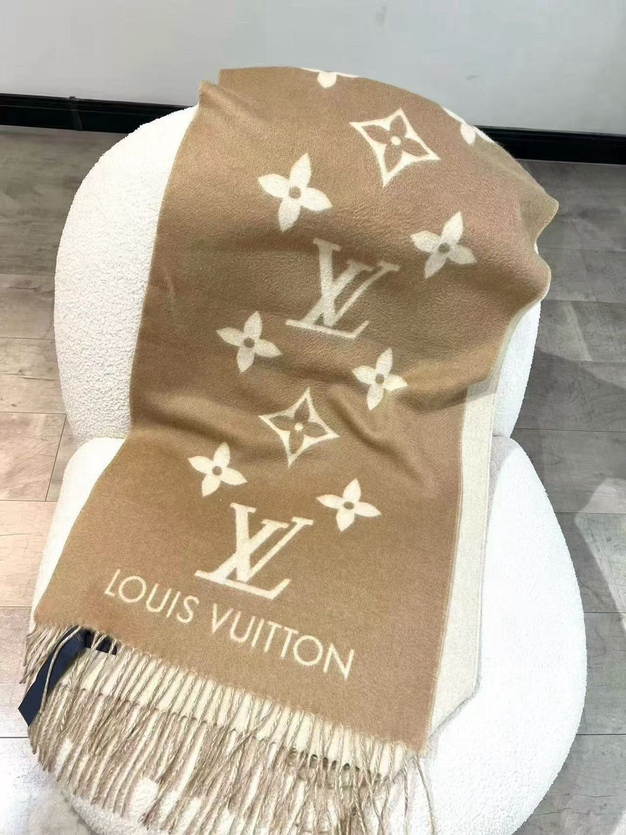 Louis Vuitton 挑~就是为了让你们围着去 的‼代购的来~香港贸易公司的订单 因为 时间问题余下300条 还好去年原料价格低一些