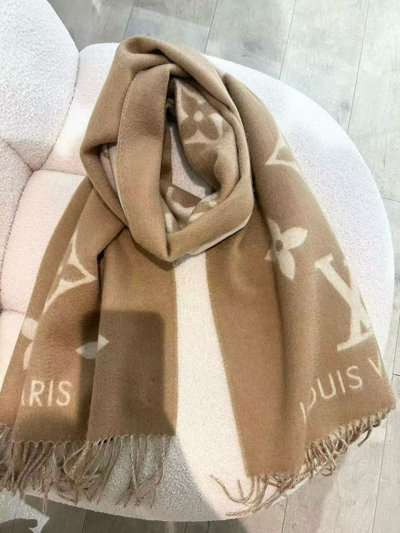 Louis Vuitton 挑~就是为了让你们围着去 的‼代购的来~香港贸易公司的订单 因为 时间问题余下300条 还好去年原料价格低一些
