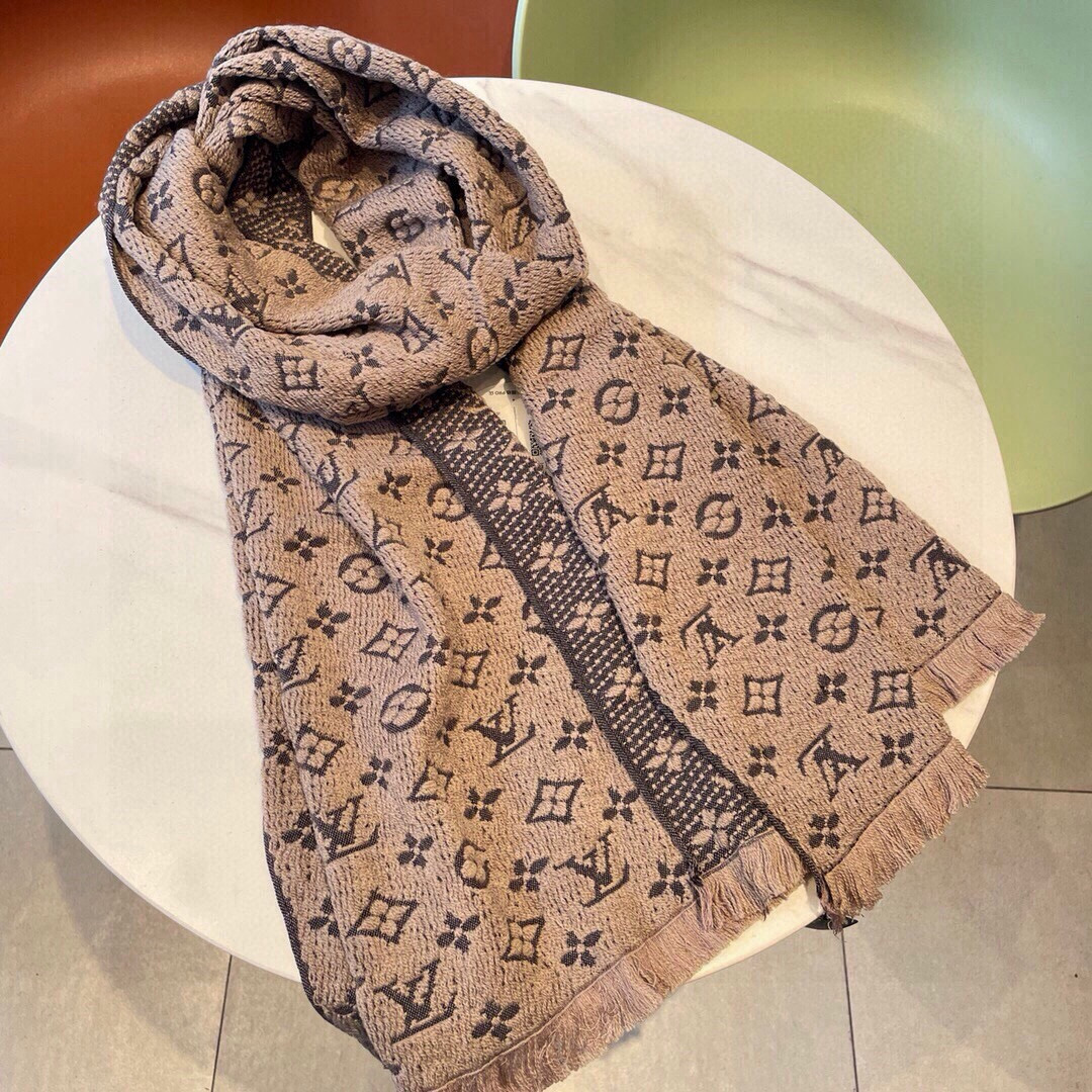 Louis Vuitton 中意非常稳 ▪ 我们的男款围巾且买且珍惜~~男款真的很少 一年也就出几款 都是出口订单所以比较难遇