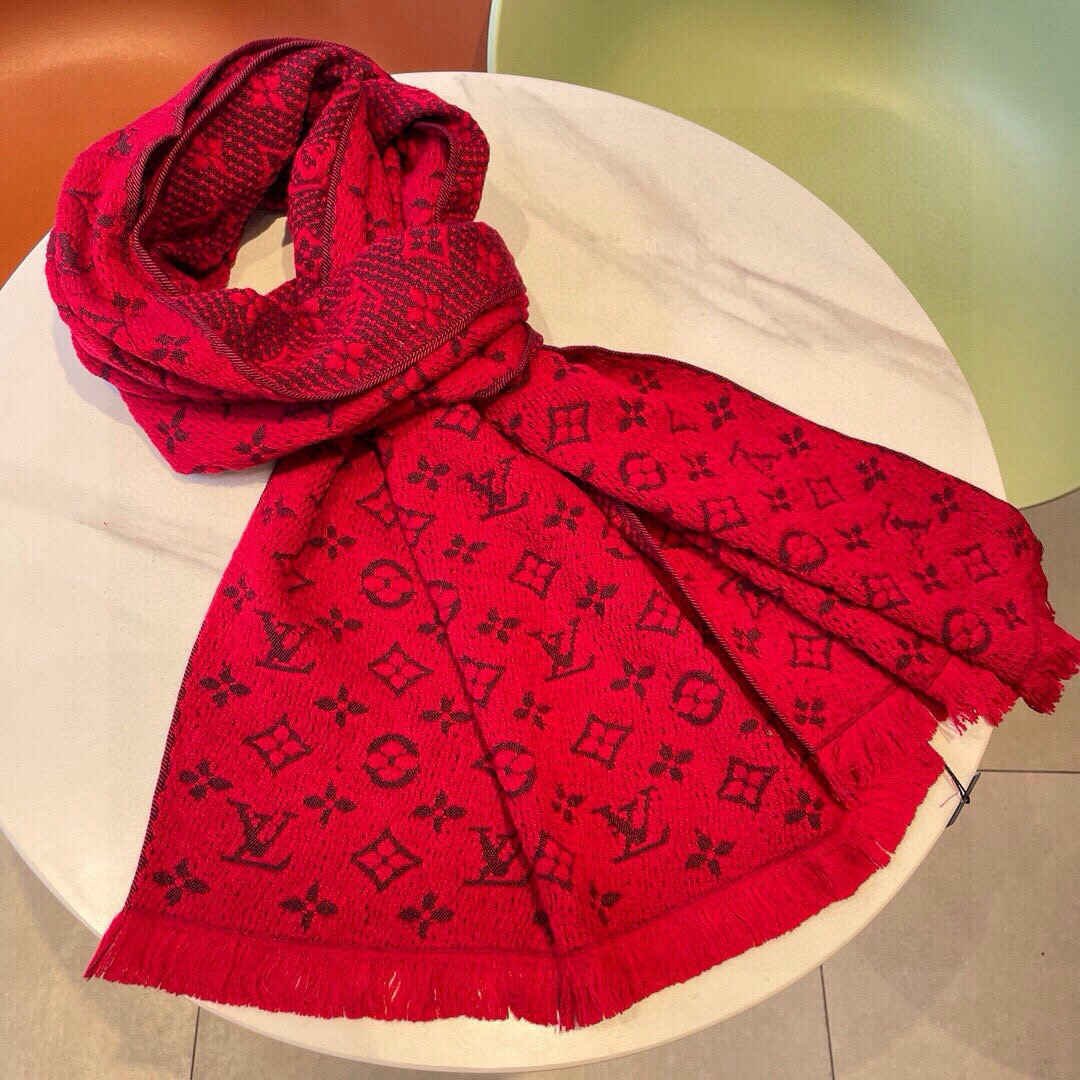 Louis Vuitton 中意非常稳 ▪ 我们的男款围巾且买且珍惜~~男款真的很少 一年也就出几款 都是出口订单所以比较难遇