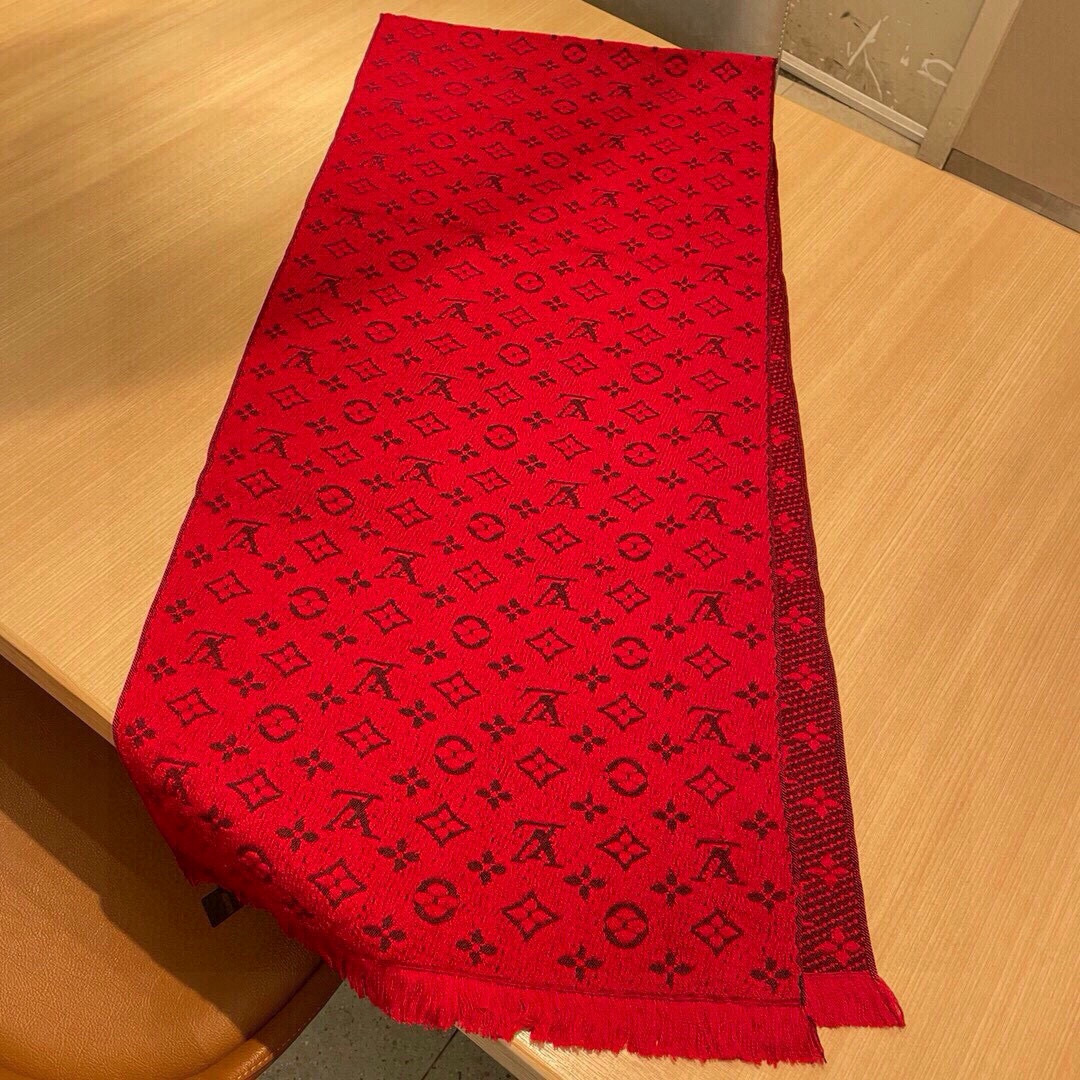 Louis Vuitton 中意非常稳 ▪ 我们的男款围巾且买且珍惜~~男款真的很少 一年也就出几款 都是出口订单所以比较难遇