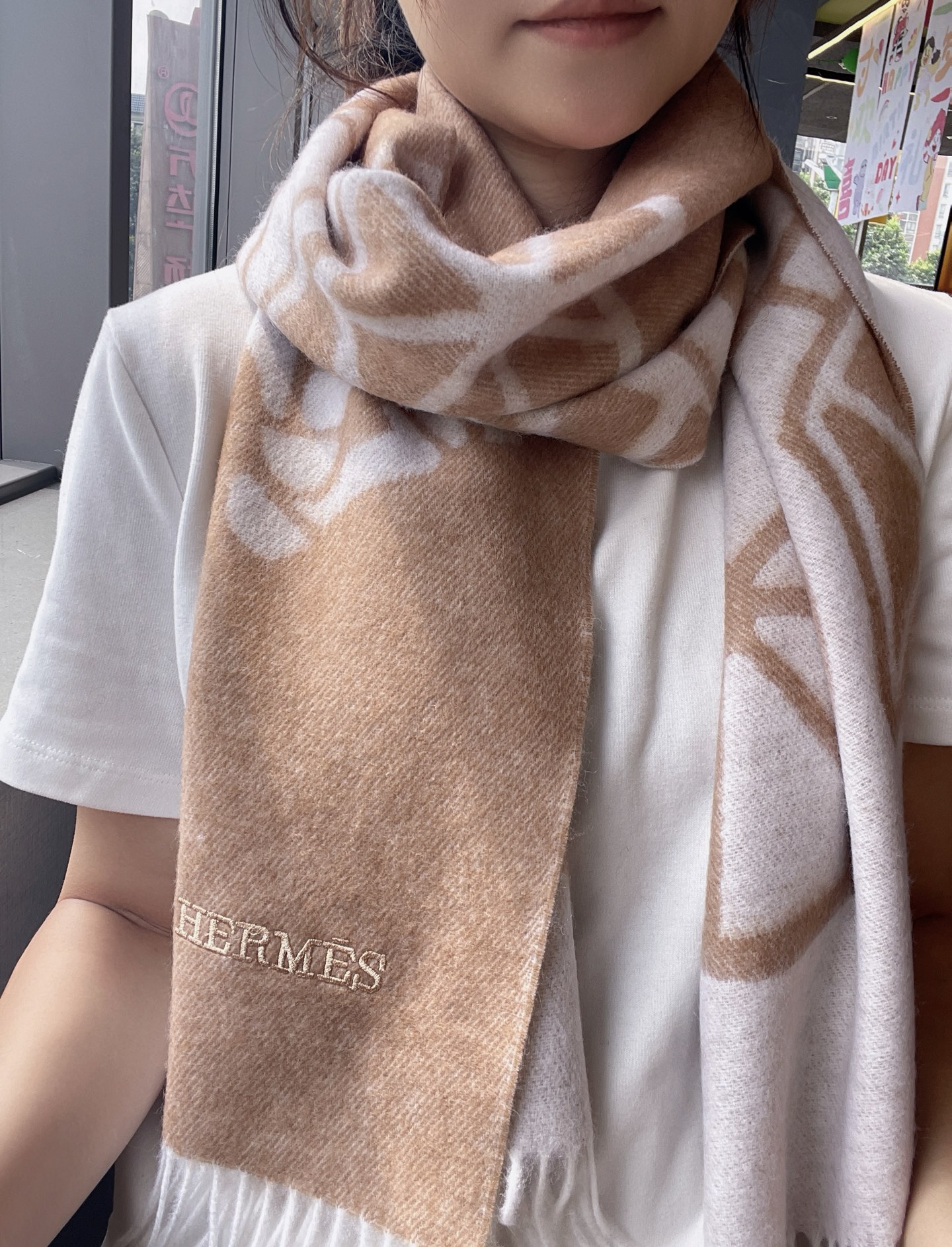 NO:342248,[Hermes · Hermes cashmere jacquard scarf, exquisite gentle color matching, super obsessed temperament low-key, quiet and elegant] Highlights recommended for high-end comfortable and fashionable temperament, simple but not simple, double-sided jacquard H home elements, Super Amway H, this soft scarf that touches the heart, simple and elegant color design and classic H letter embroidery, the finishing touch is indeed not lost, the pursuit of successful people, the color is definitely a bit unique fairy-like, the absolute best choice for couples, the color is elegant, not enchanting specifications 30 x 180cm high-version scarf, high-version scarf, hermes, hermes19860909【Hermes · 爱马仕羊绒提花围巾,精致的温柔配色,超级迷恋气质低调恬静又不失优雅】重点推荐高级舒适时髦气质,简约却又不简单,双面提花H家元素,超级安利大H这款触动内心的柔美围巾,素雅的颜色设计搭配经典的H字母刺绣,点睛之笔确又不失美感,成功人士的追求,色彩绝对有点独有的仙气,绝对的情侣款不二之选,颜色淡雅,不妖娆规格30 x 180cm高版本围巾,高版本围巾,hermes,hermes,scarf
