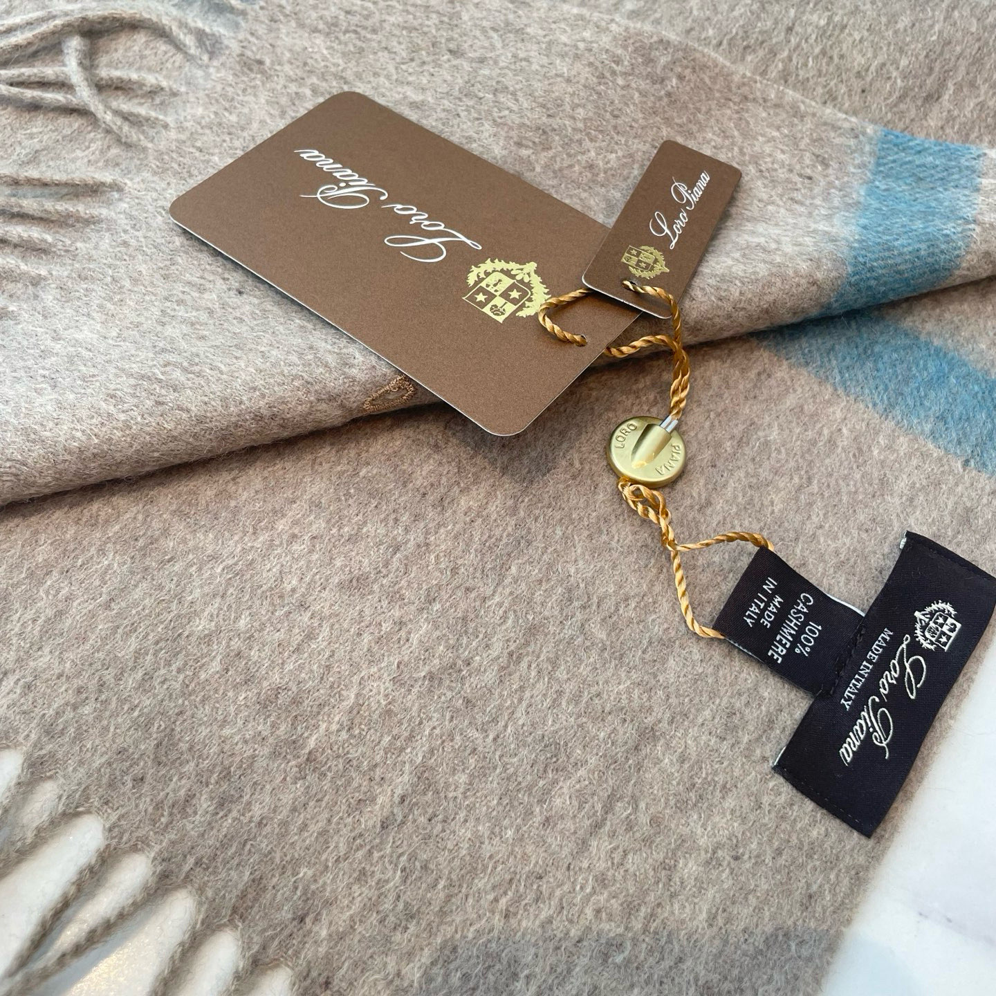 🆕Loro Piana · 诺悠翩雅❗️【贸易公司尾单，极品山羊绒围巾披肩】送人自留都太高大上了😍重磅上