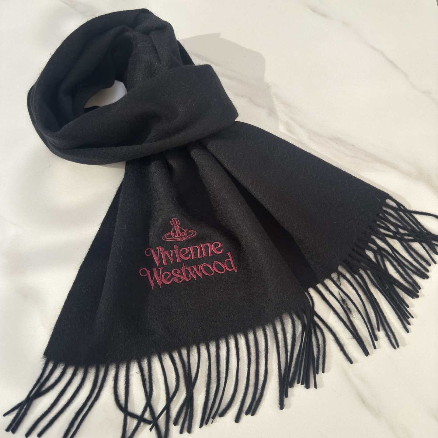 🆕𝐕𝐢𝐯𝐢𝐞𝐧𝐧𝐞 𝐖𝐞𝐬𝐭𝐰𝐨𝐨𝐝🪐✨【薇薇安 · 西太后】极品山羊绒小围巾，送人自留都太高大上了😍重
