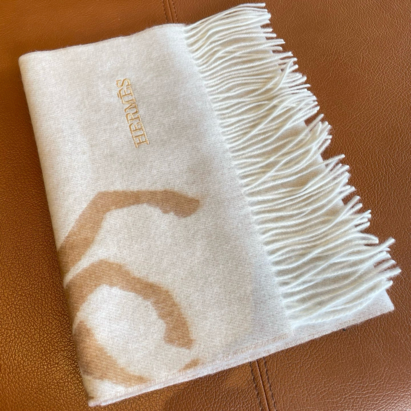 🆕 【▪Hermes · 爱马仕羊绒提花围巾，精致的温柔配色，超级迷恋❗️气质低调恬静又不失优雅❗️】重