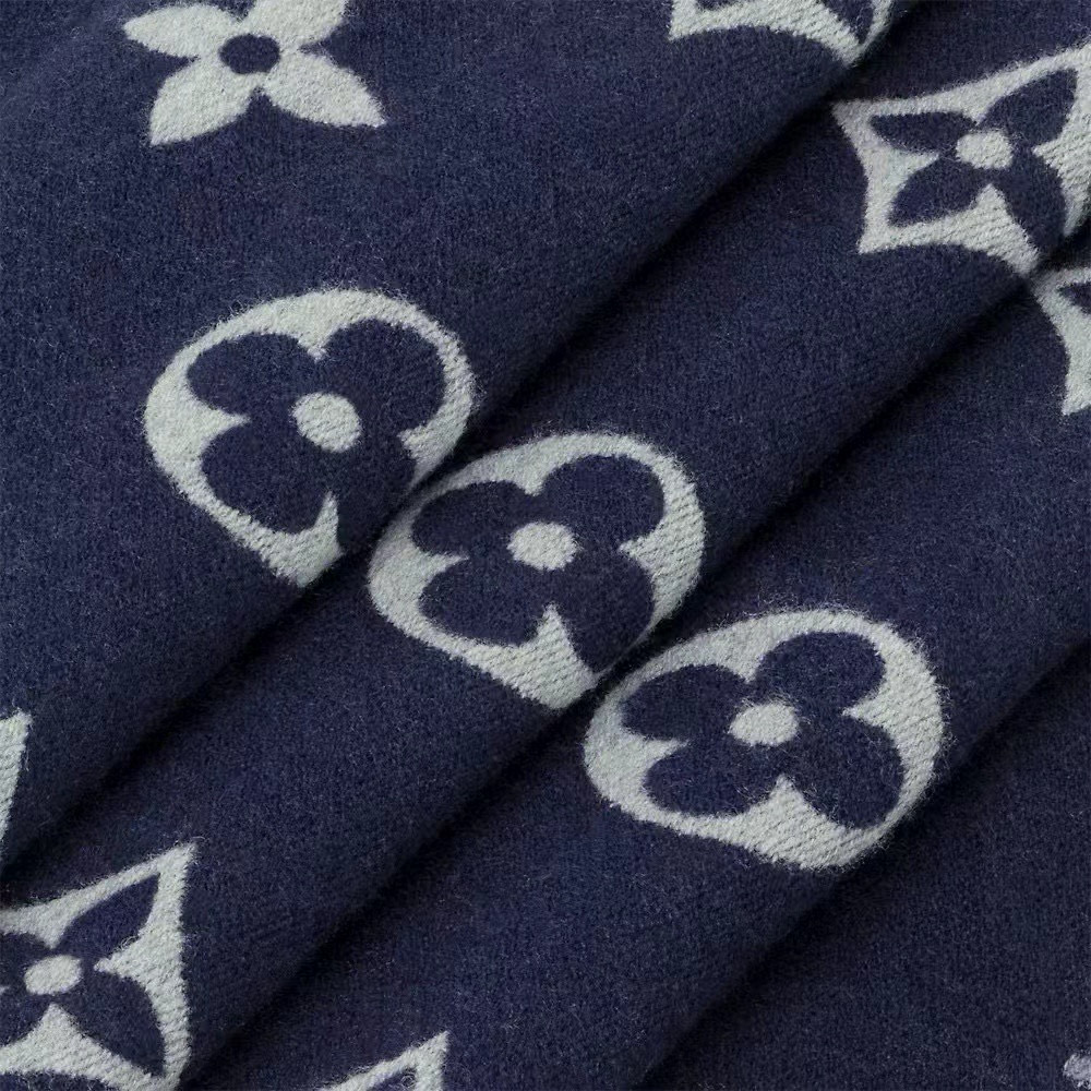 🆕LV新款 · All About Monogram 围巾瞩目放大经典 Monogram 图案，彰显潮流