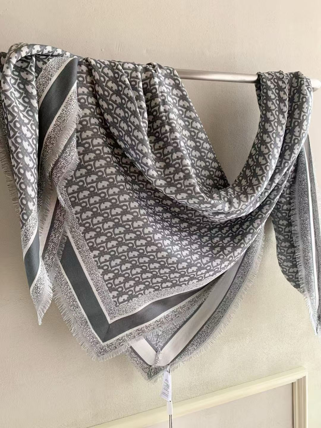 🆕【▪️高段位！是Dior的女人！经典旧花新演绎！！】实物有被惊艳到！！Dior今年秋冬新出的Canna