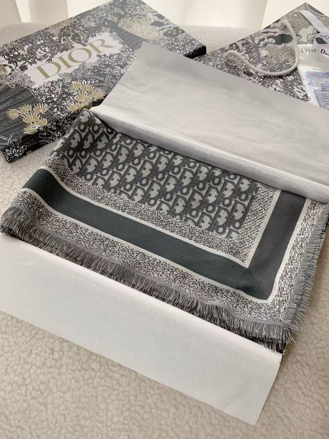 🆕【▪️高段位！是Dior的女人！经典旧花新演绎！！】实物有被惊艳到！！Dior今年秋冬新出的Canna