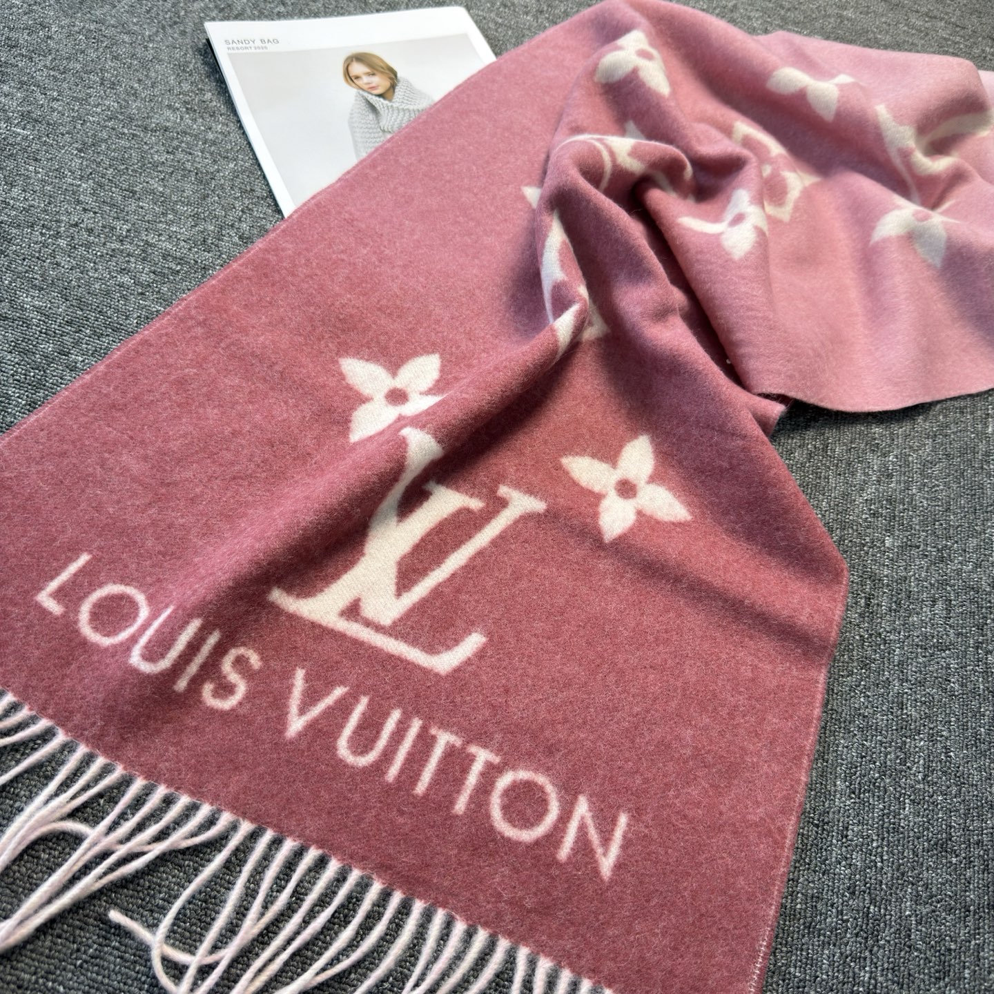 🆕【M77375】Louis Vuitton · REYKJAVIK GRADIENT渐变羊绒围巾❗️【