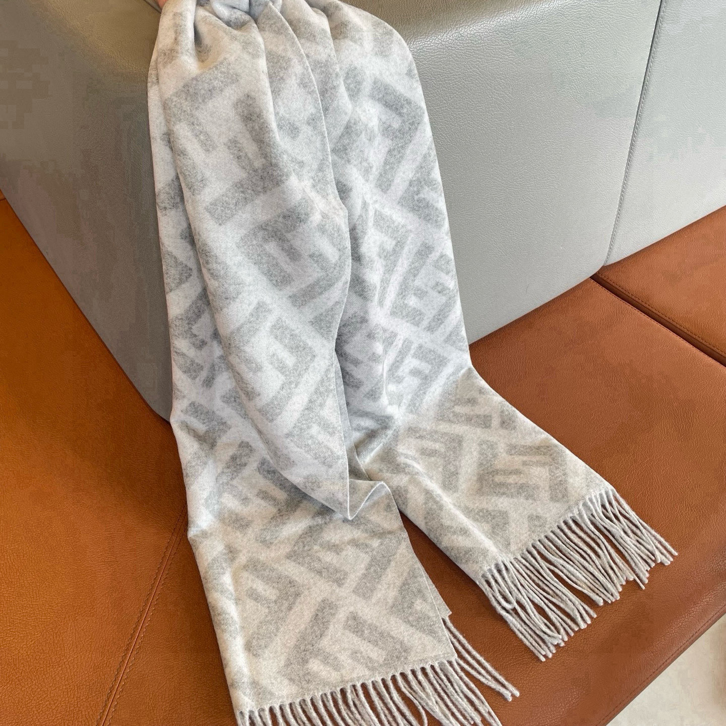 🆕 FENDI · 芬迪❗️最能碰撞出高级感❗️双F绝对是今年时尚圈最炙手可热的潮流风向标❗️最流行的老