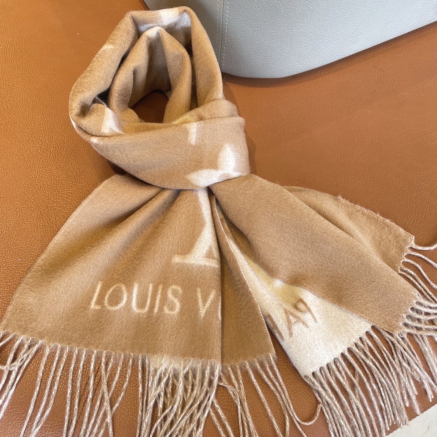 🆕【高端芯片版本】Louis Vitton · 霍思燕同款披肩围巾两用【带芯片+二维码+一色一编码】❗️
