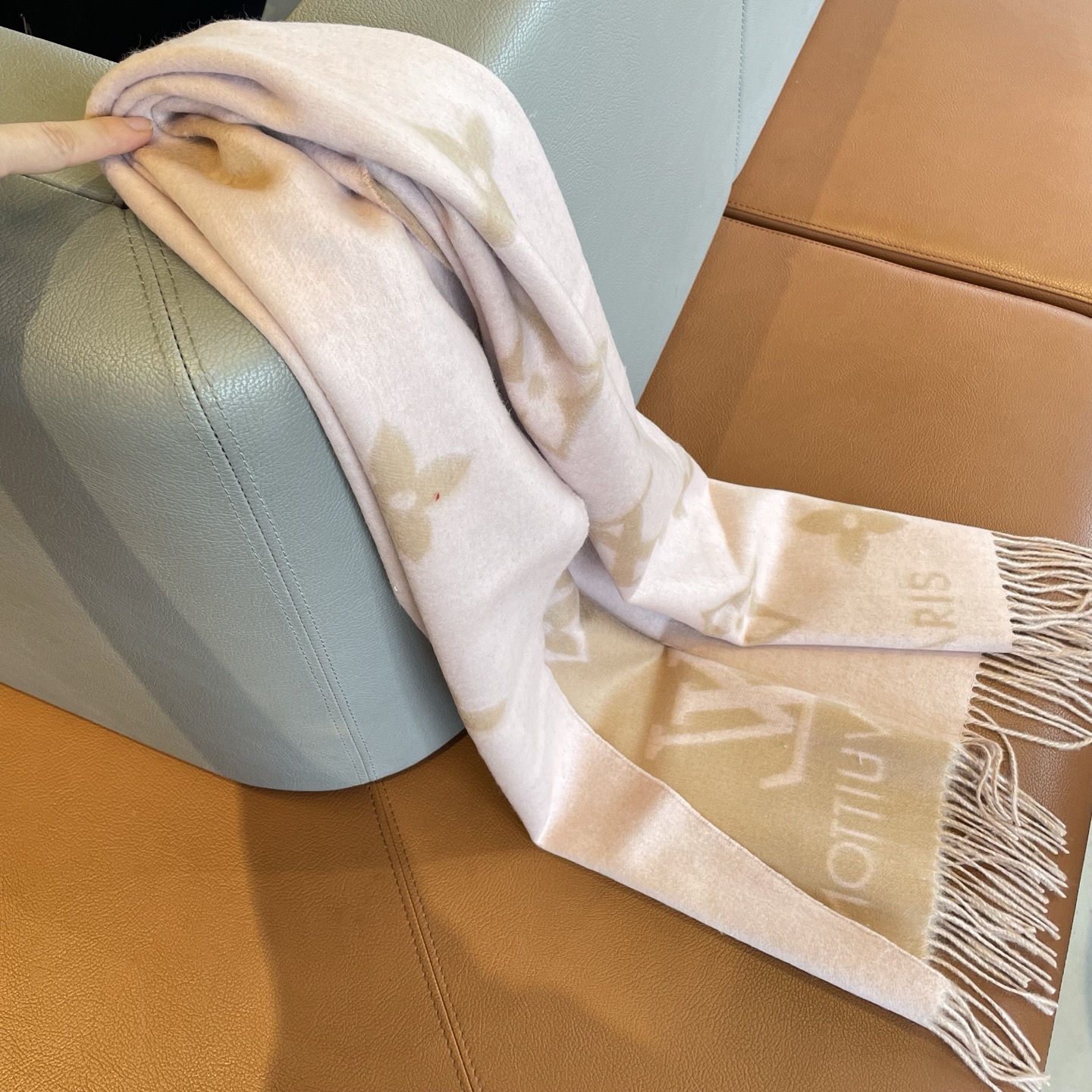 🆕【高端芯片版本】Louis Vitton · 霍思燕同款披肩围巾两用【带芯片+二维码+一色一编码】❗️