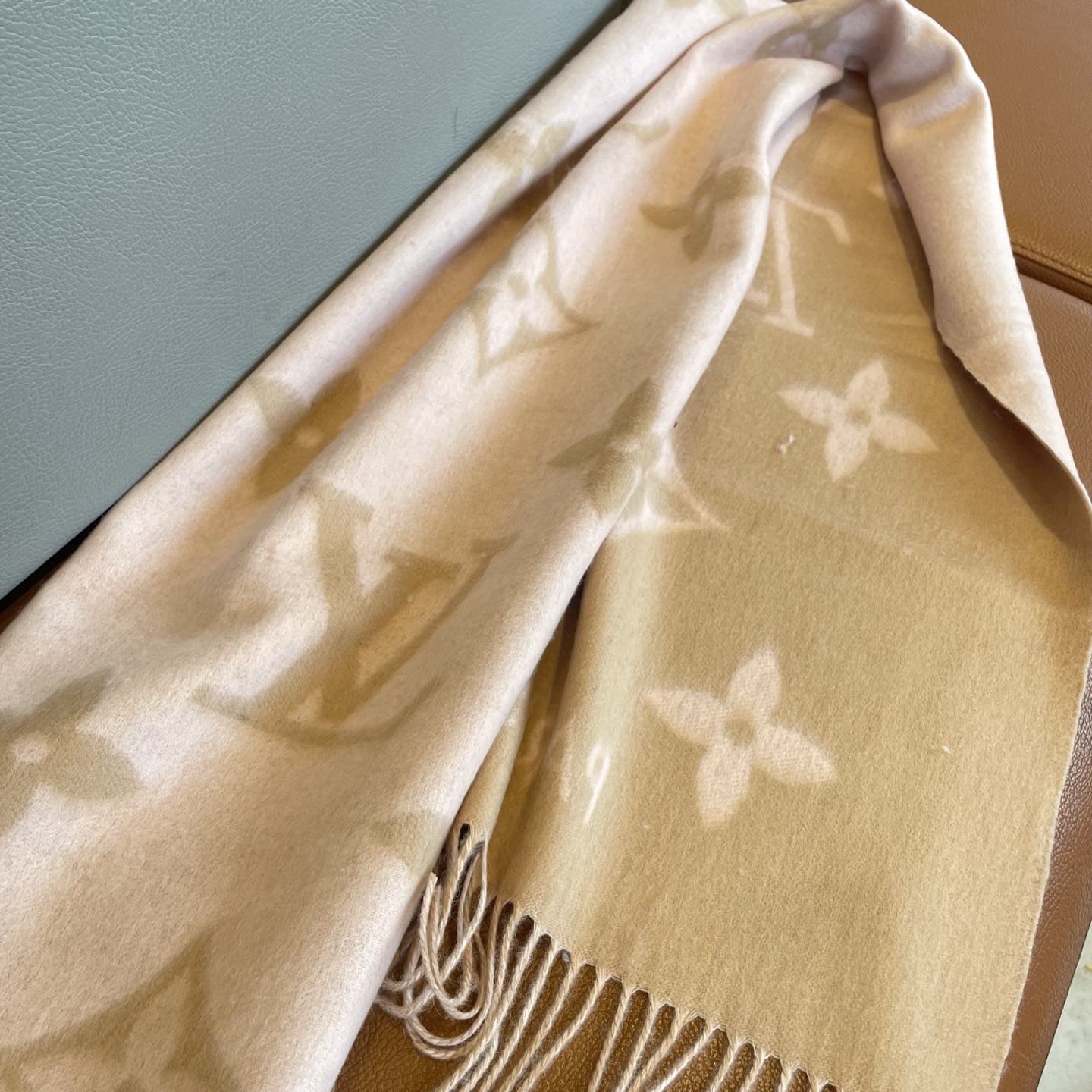 🆕【高端芯片版本】Louis Vitton · 霍思燕同款披肩围巾两用【带芯片+二维码+一色一编码】❗️