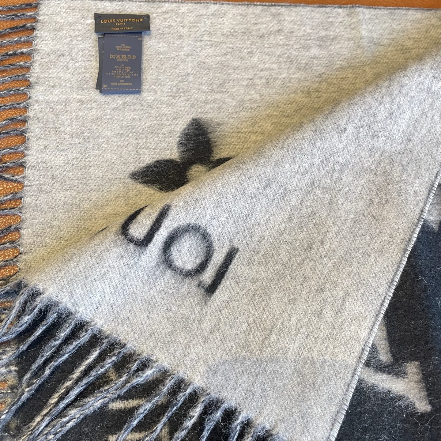 🆕【高端芯片版本】Louis Vitton · 霍思燕同款披肩围巾两用【带芯片+二维码+一色一编码】❗️