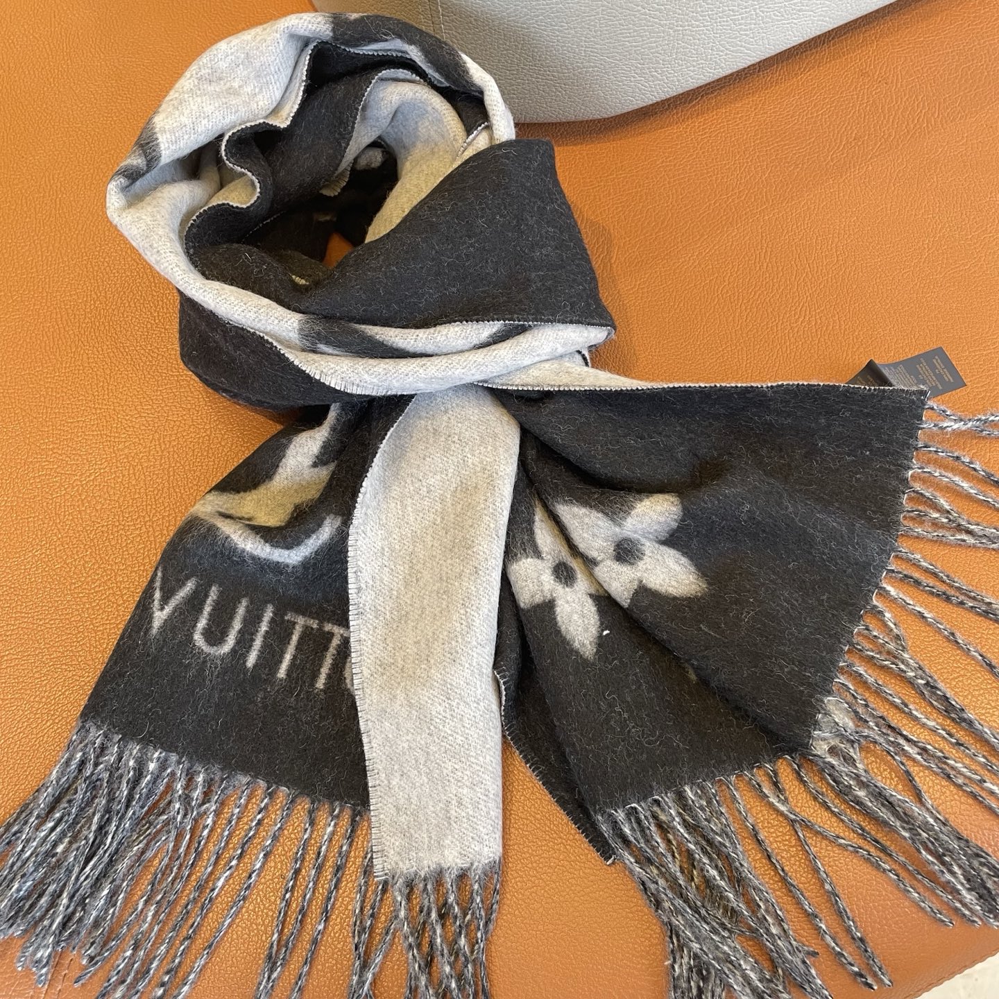 🆕【高端芯片版本】Louis Vitton · 霍思燕同款披肩围巾两用【带芯片+二维码+一色一编码】❗️