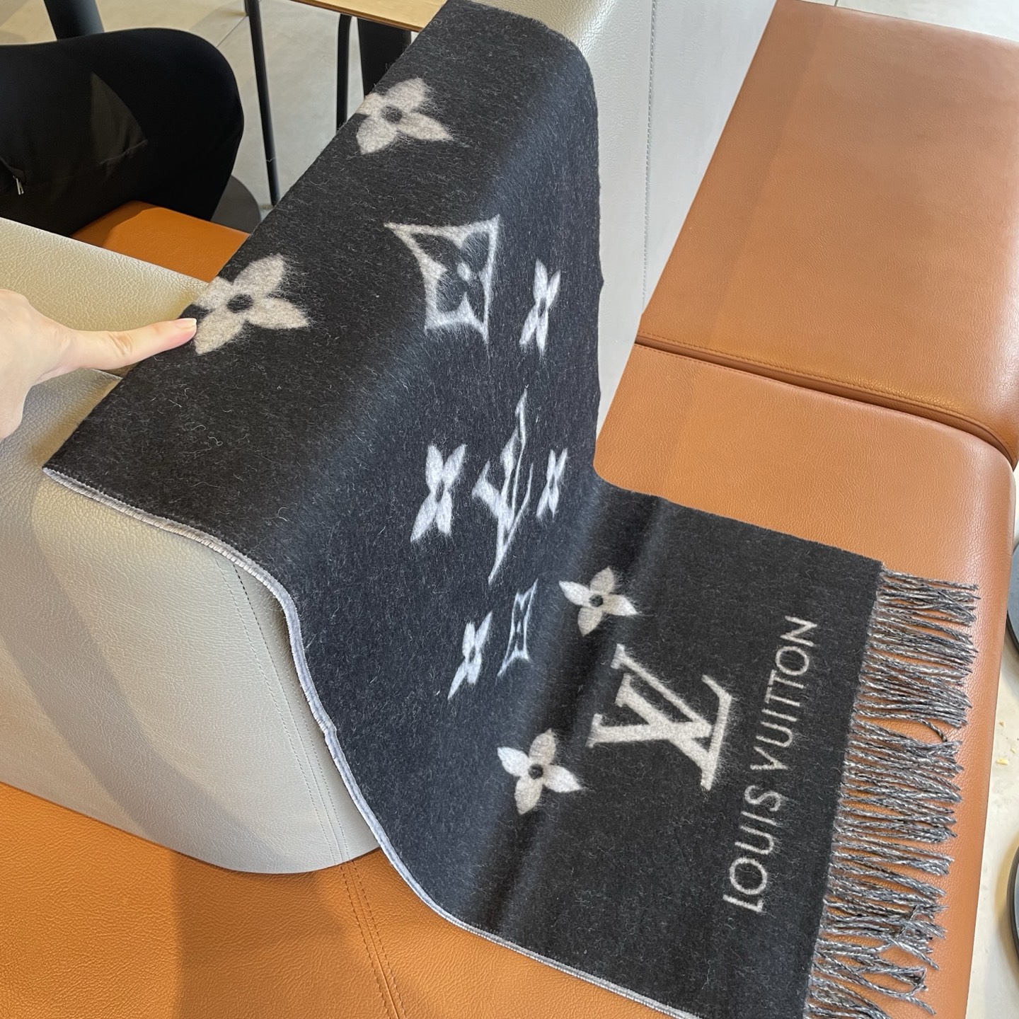 🆕【高端芯片版本】Louis Vitton · 霍思燕同款披肩围巾两用【带芯片+二维码+一色一编码】❗️