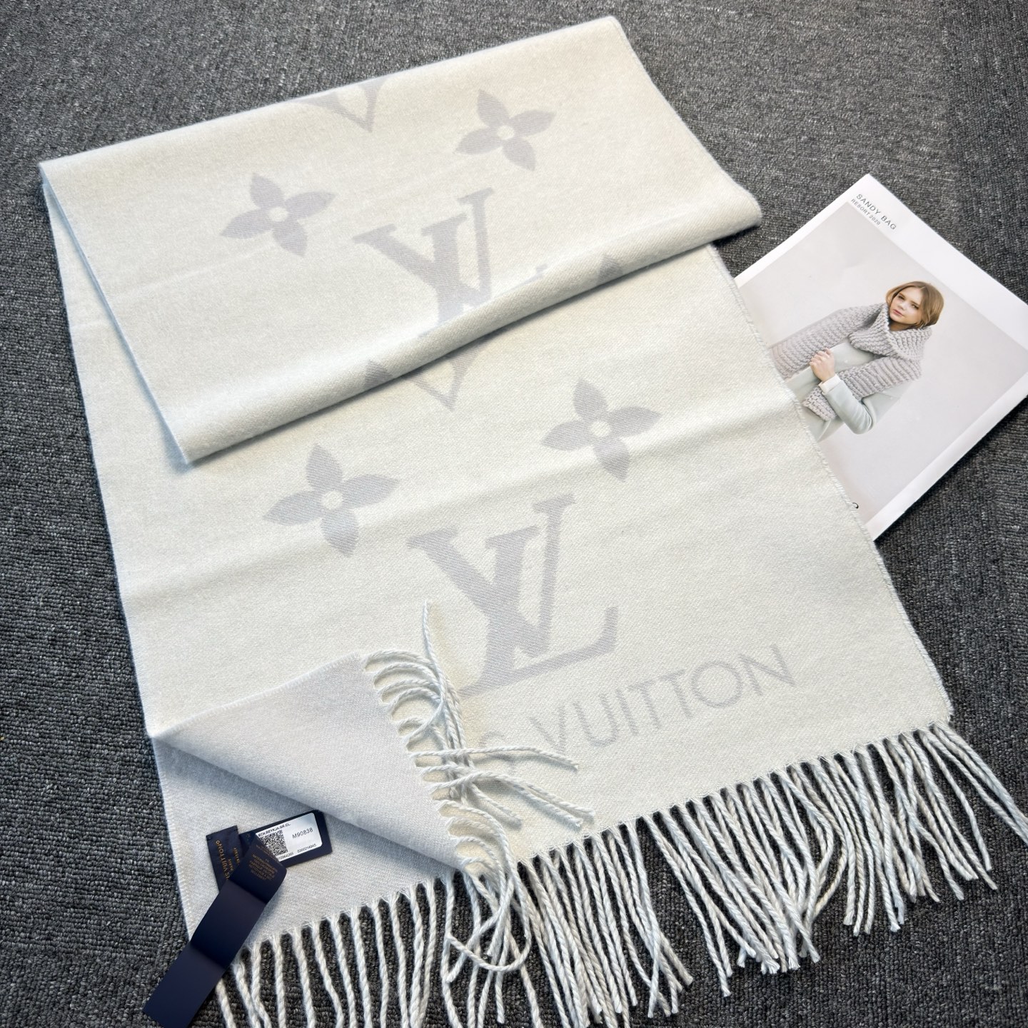 🆕【高端芯片版本】Louis Vitton · 霍思燕同款披肩围巾两用【带芯片+二维码+一色一编码】❗️