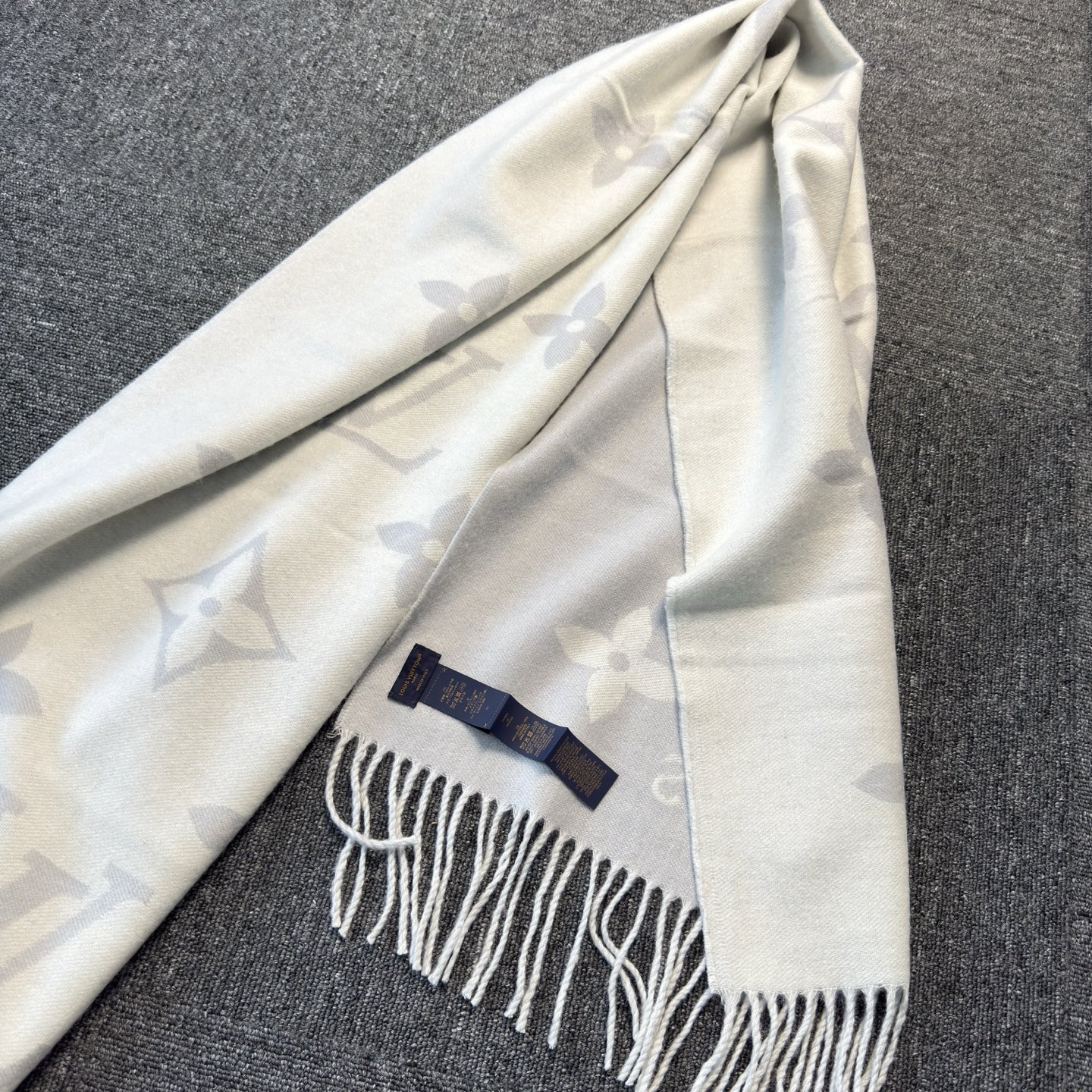 🆕【高端芯片版本】Louis Vitton · 霍思燕同款披肩围巾两用【带芯片+二维码+一色一编码】❗️