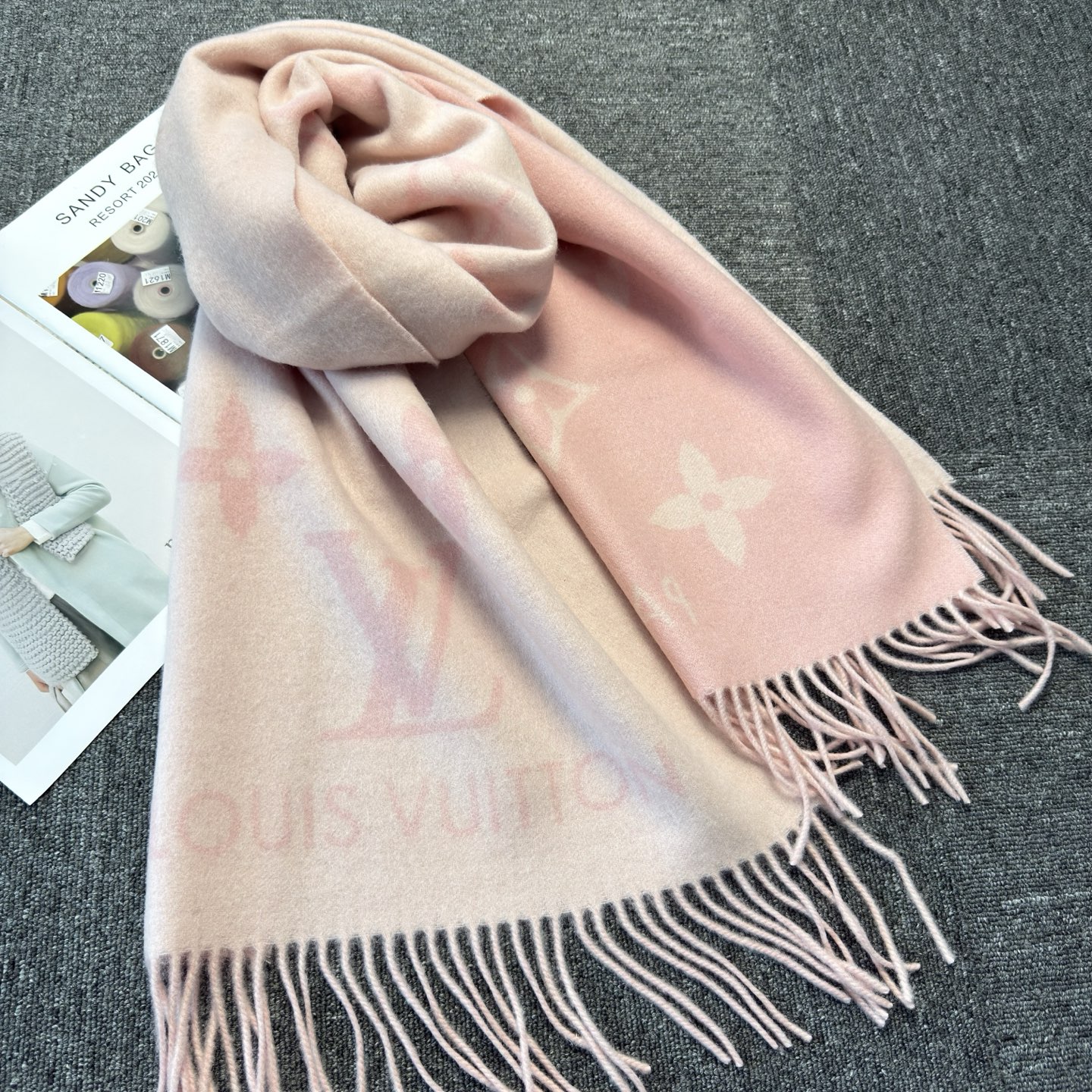 🆕【高端芯片版本】Louis Vitton · 霍思燕同款披肩围巾两用【带芯片+二维码+一色一编码】❗️