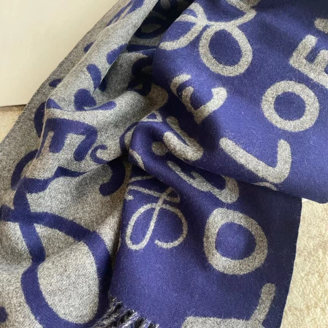 🆕Loewe · 罗意威涂鸦款双面围巾，男女同款。loewe超美新款围巾！超级推荐入手！超难买哦！原单品