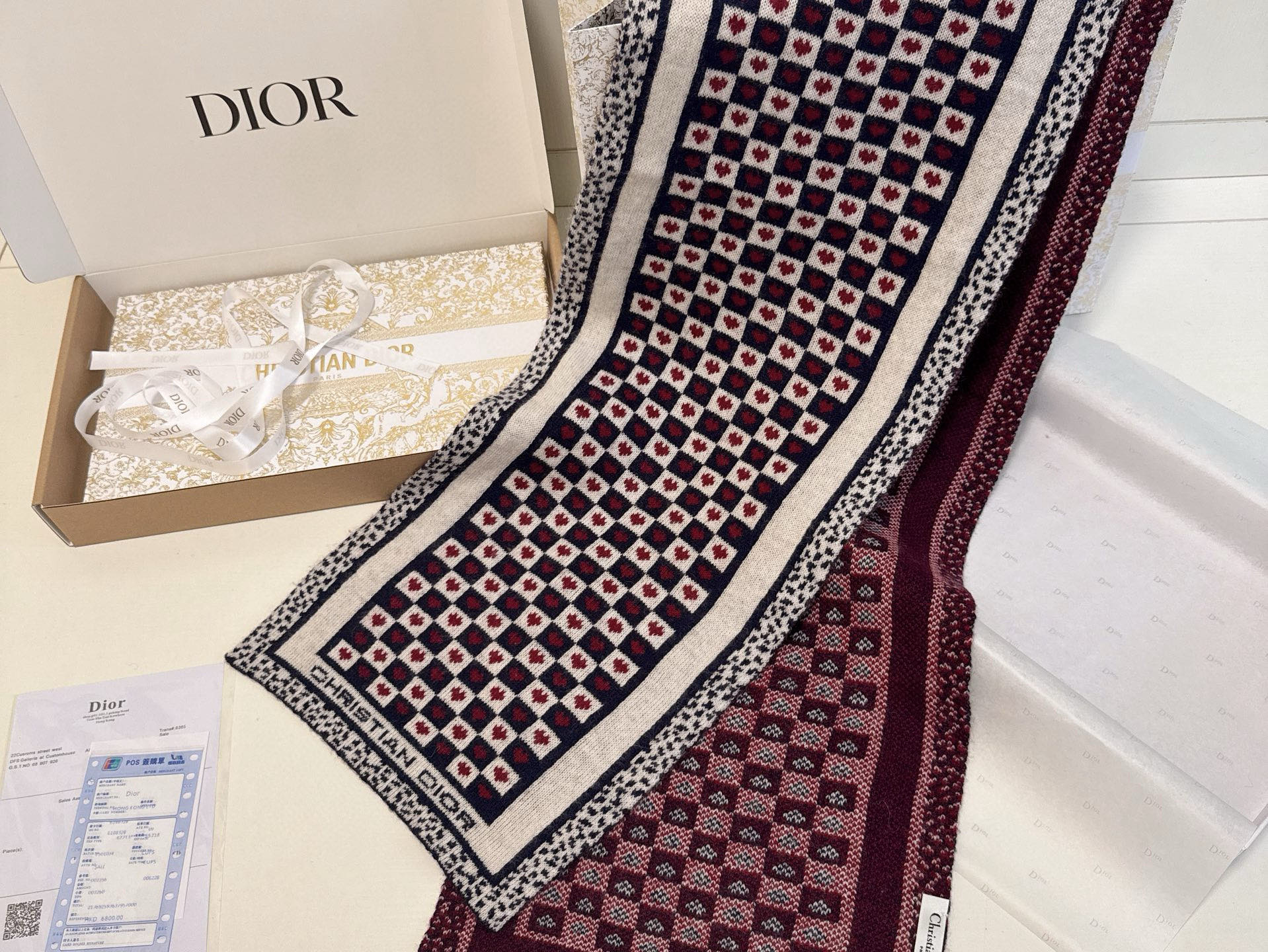 🆕Dior · 经典爱心❤️针织长巾‼️永远不出错的出场方式，既使再过多少年都是如此❤️TA的高级与优雅