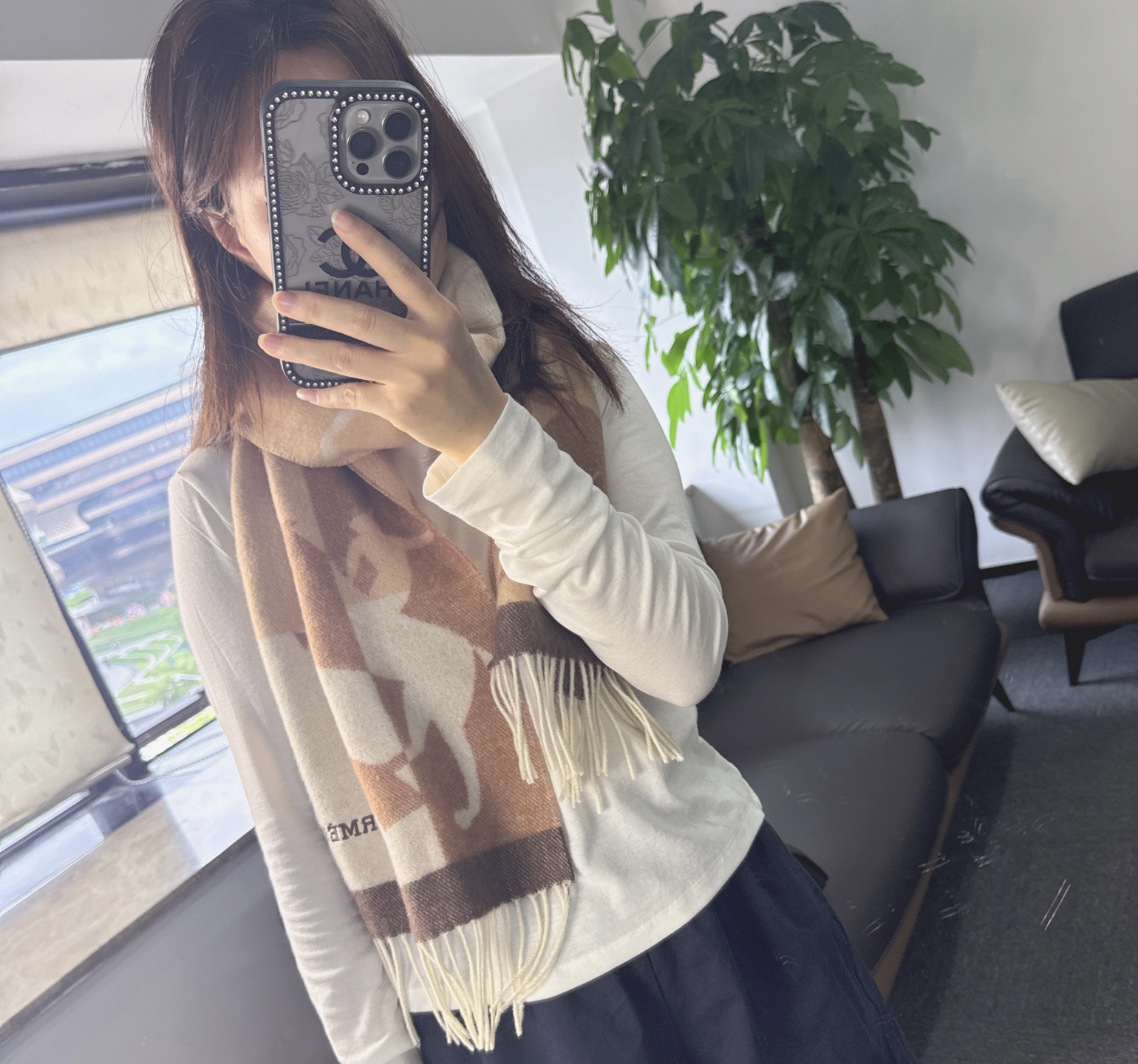 NO:542075,[Hermes · Hermes jacquard scarf, exquisite gentle color matching, super obsessed temperament low-key, quiet and elegant] Highlights recommended for high-end comfortable and fashionable temperament, simple but not simple, double-sided jacquard H home elements, Super Amway H, this soft scarf that touches the heart, simple and elegant color design and classic H letter embroidery, the finishing touch is indeed not lost, the pursuit of successful people, the color is definitely a bit unique fairy-like, the absolute best choice for couples, the color is light and not enchanting specifications 30 x 168cm high-version scarf, high-version scarf, hermes, hermes19860909【Hermes · 爱马仕提花围巾,精致的温柔配色,超级迷恋气质低调恬静又不失优雅】重点推荐高级舒适时髦气质,简约却又不简单,双面提花H家元素,超级安利大H这款触动内心的柔美围巾,素雅的颜色设计搭配经典的H字母刺绣,点睛之笔确又不失美感,成功人士的追求,色彩绝对有点独有的仙气,绝对的情侣款不二之选,颜色淡雅,不妖娆规格30 x 168cm高版本围巾,高版本围巾,hermes,hermes,scarf