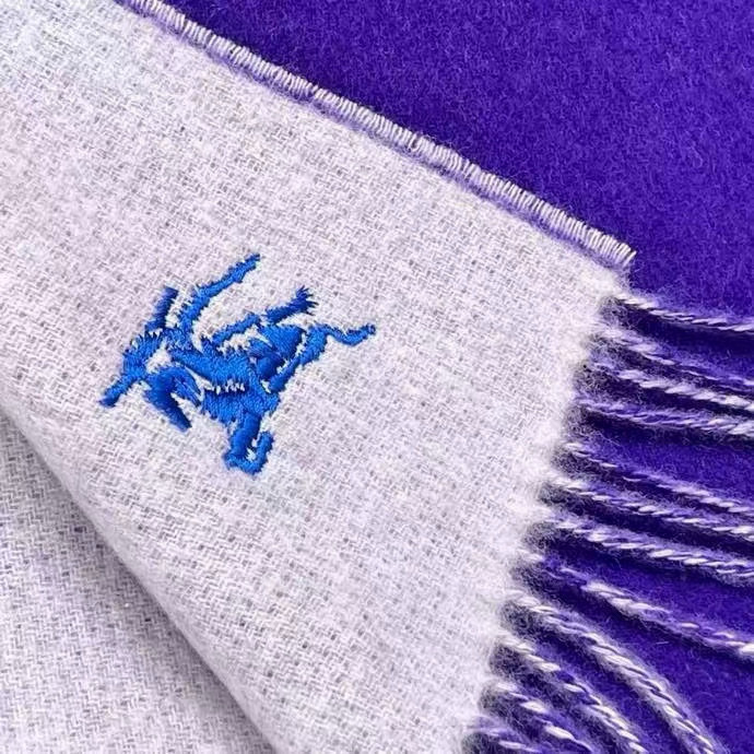 🆕𝐁𝐔𝐑𝐁𝐄𝐑𝐑𝐘 • 【双面素色刺绣长巾】官网同步上新❗️Size：168x30cm 100%绵羊毛慵