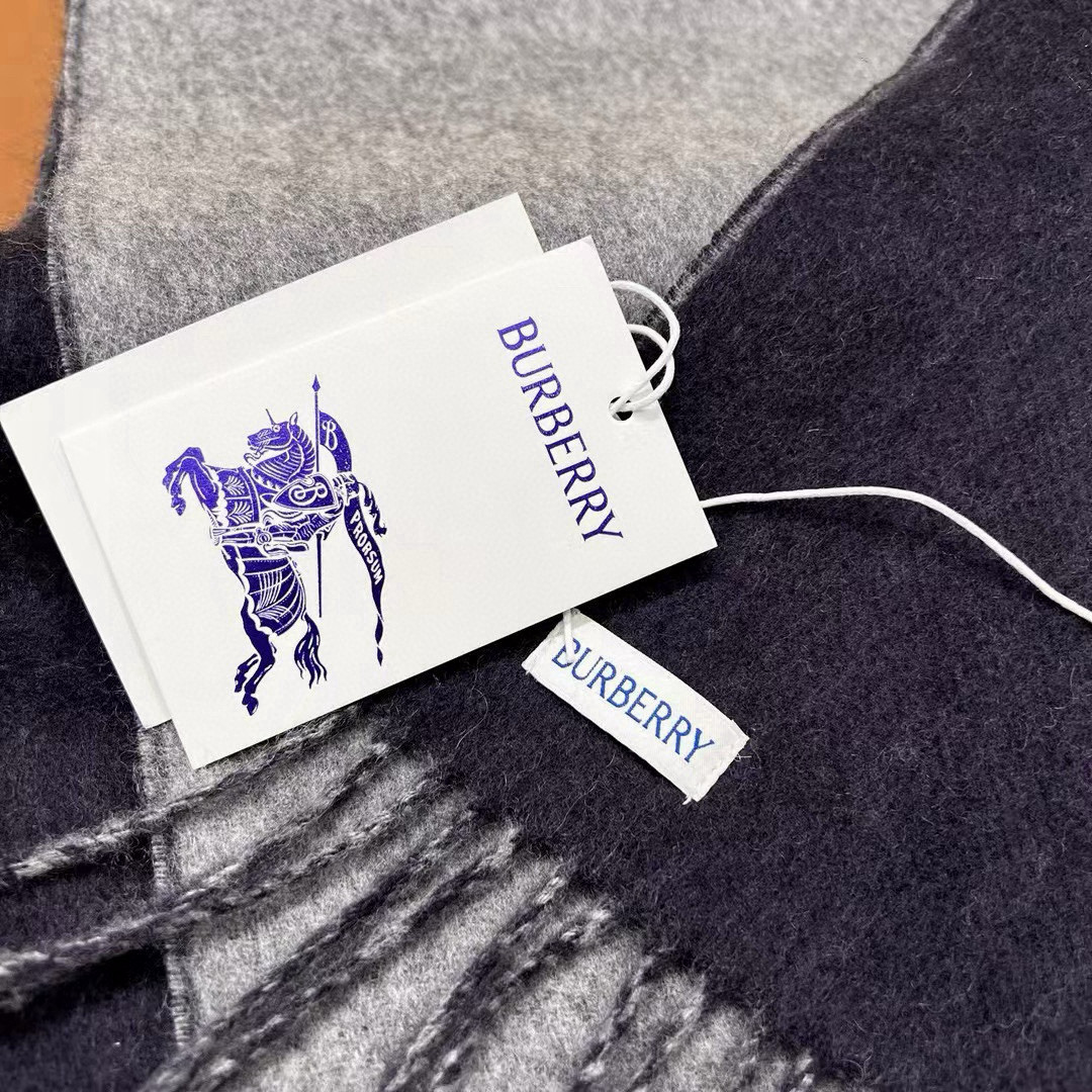 🆕𝐁𝐔𝐑𝐁𝐄𝐑𝐑𝐘 • 【双面素色刺绣长巾】官网同步上新❗️Size：168x30cm 100%绵羊毛慵