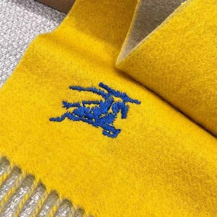 🆕𝐁𝐔𝐑𝐁𝐄𝐑𝐑𝐘 • 【双面素色刺绣长巾】官网同步上新❗️Size：168x30cm 100%绵羊毛慵