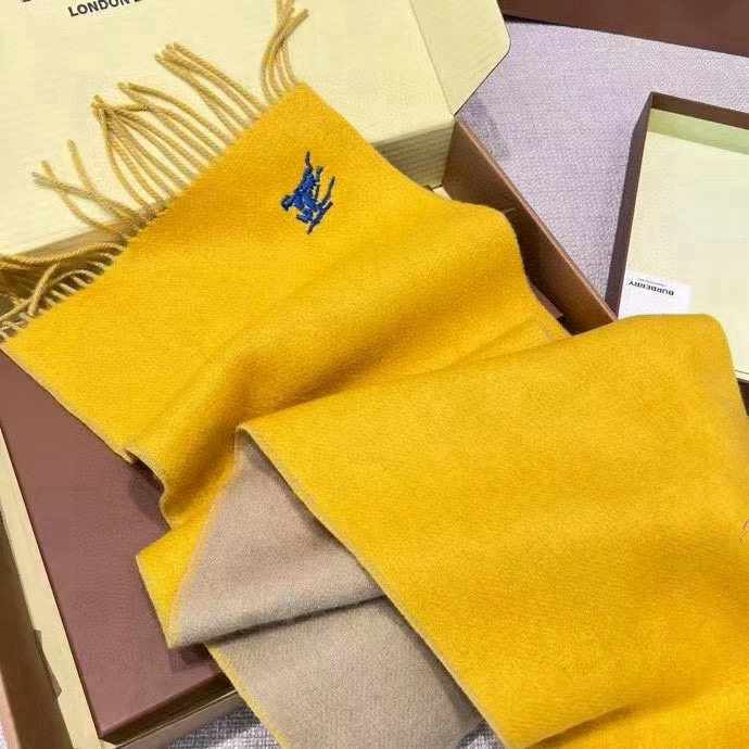 🆕𝐁𝐔𝐑𝐁𝐄𝐑𝐑𝐘 • 【双面素色刺绣长巾】官网同步上新❗️Size：168x30cm 100%绵羊毛慵