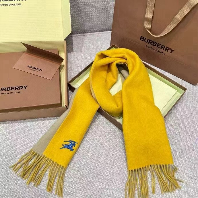 🆕𝐁𝐔𝐑𝐁𝐄𝐑𝐑𝐘 • 【双面素色刺绣长巾】官网同步上新❗️Size：168x30cm 100%绵羊毛慵