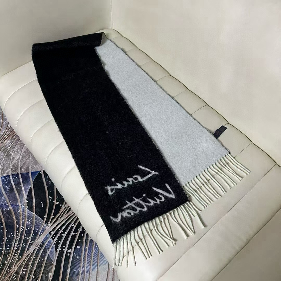 🆕大驴家24年最美的围巾没有之一，独家首发，Fluffygram 围巾取材羊驼毛和绵羊毛混纺，以拉绒处理