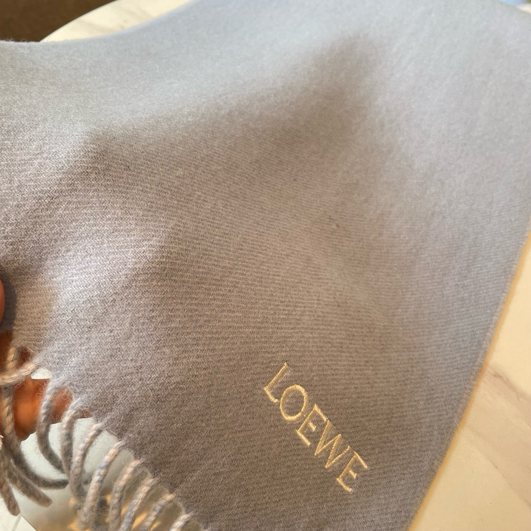 🆕LOEWE双面围巾，中克重双面羊毛和羊绒混纺围巾。全覆盖提花 Anagram流苏边缘角落饰有 LOEW