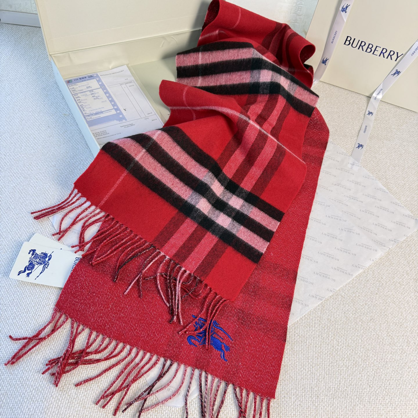 🆕‼️Burberry双面格纹金属线羊绒围巾，极品奢华，一面是经典羊绒格纹，一面是金银丝镶嵌的纯色，搭配