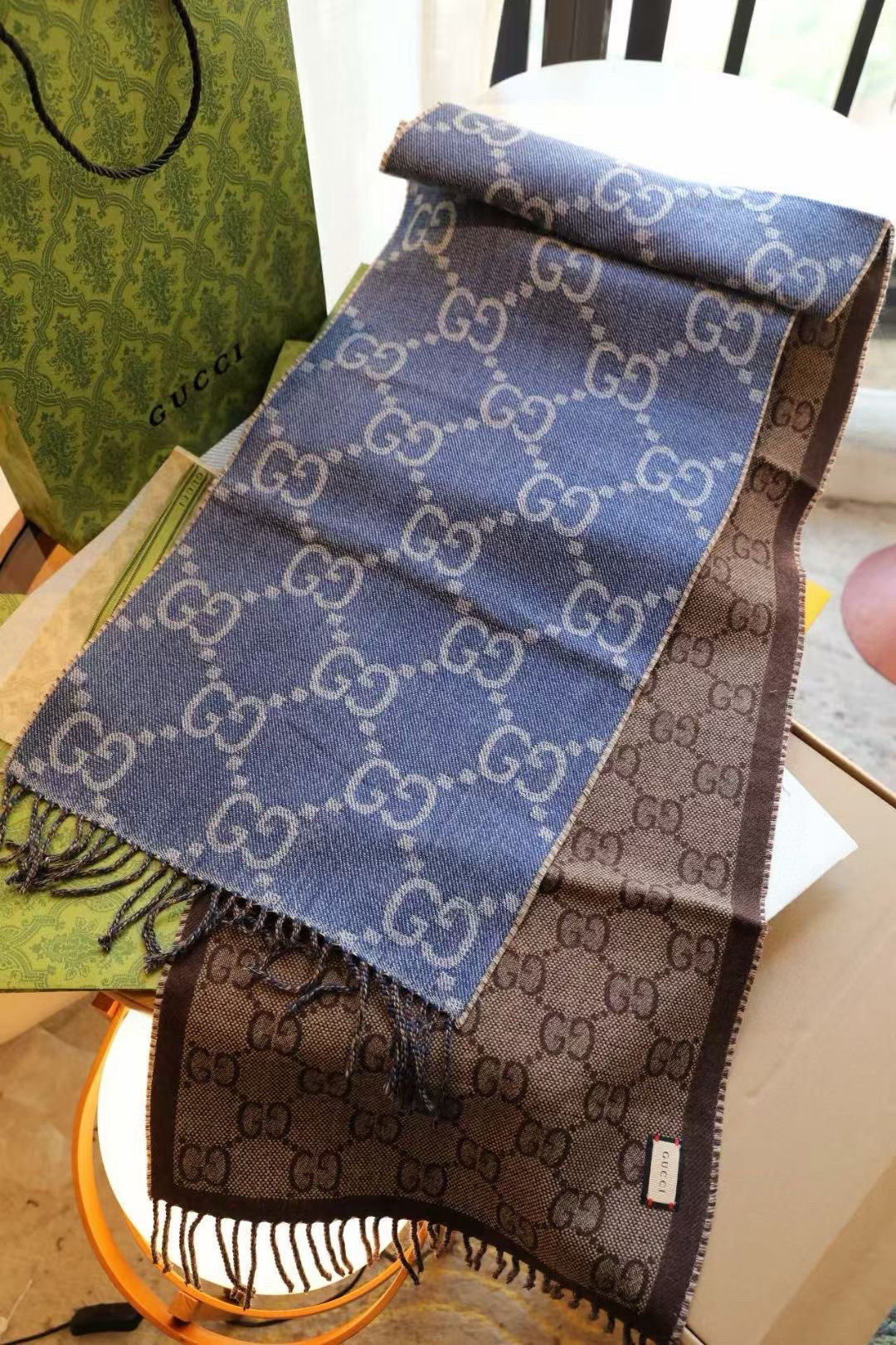 🆕Gucci新款围巾，男女同款❗️这个撞色实在太经典啦，质地不扎脖子，而且很显白，✨✨低调的奢侈感❗️极