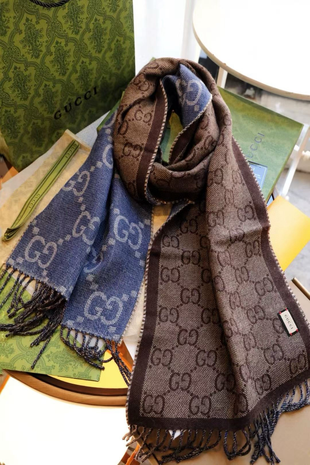 🆕Gucci新款围巾，男女同款❗️这个撞色实在太经典啦，质地不扎脖子，而且很显白，✨✨低调的奢侈感❗️极