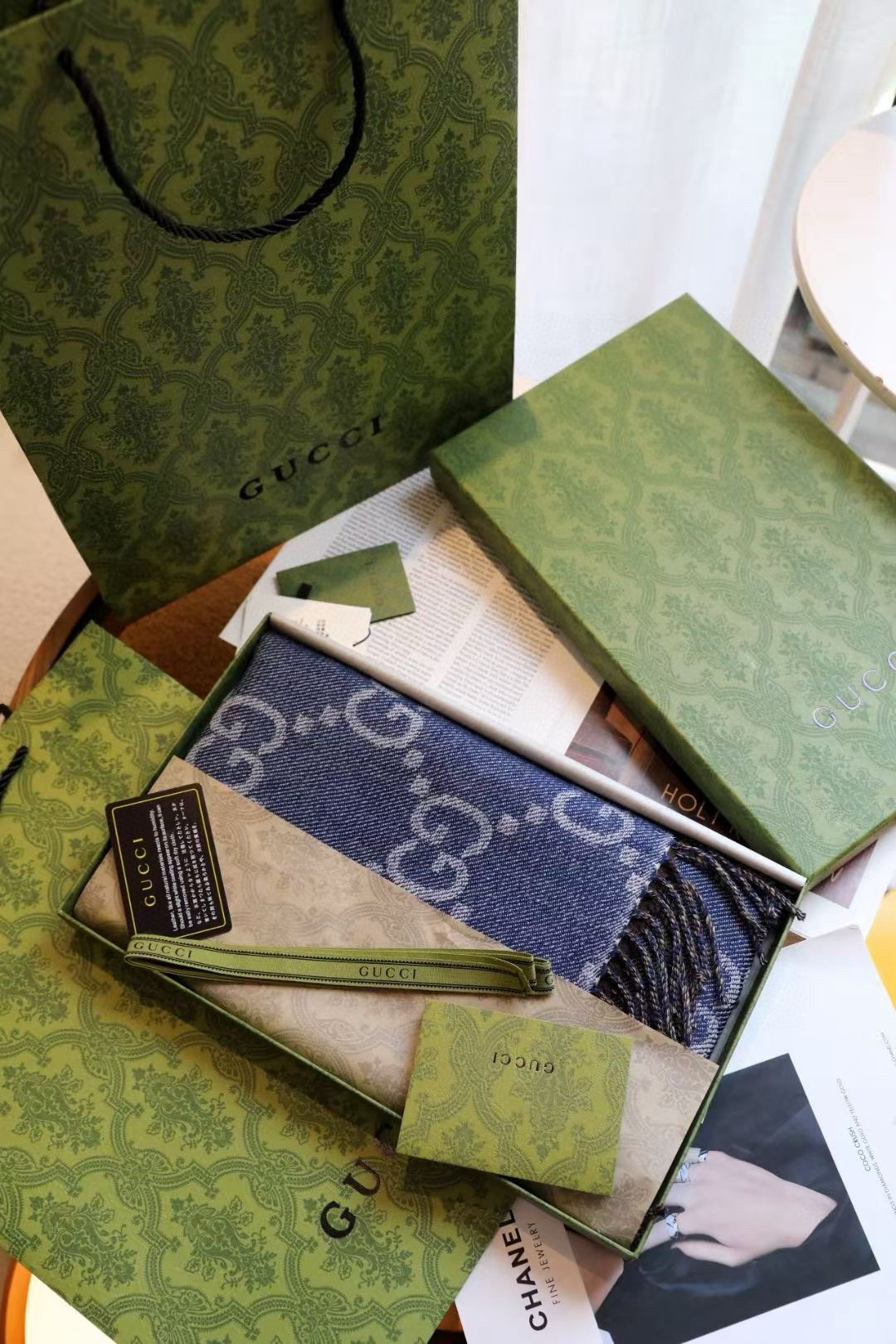 🆕Gucci新款围巾，男女同款❗️这个撞色实在太经典啦，质地不扎脖子，而且很显白，✨✨低调的奢侈感❗️极