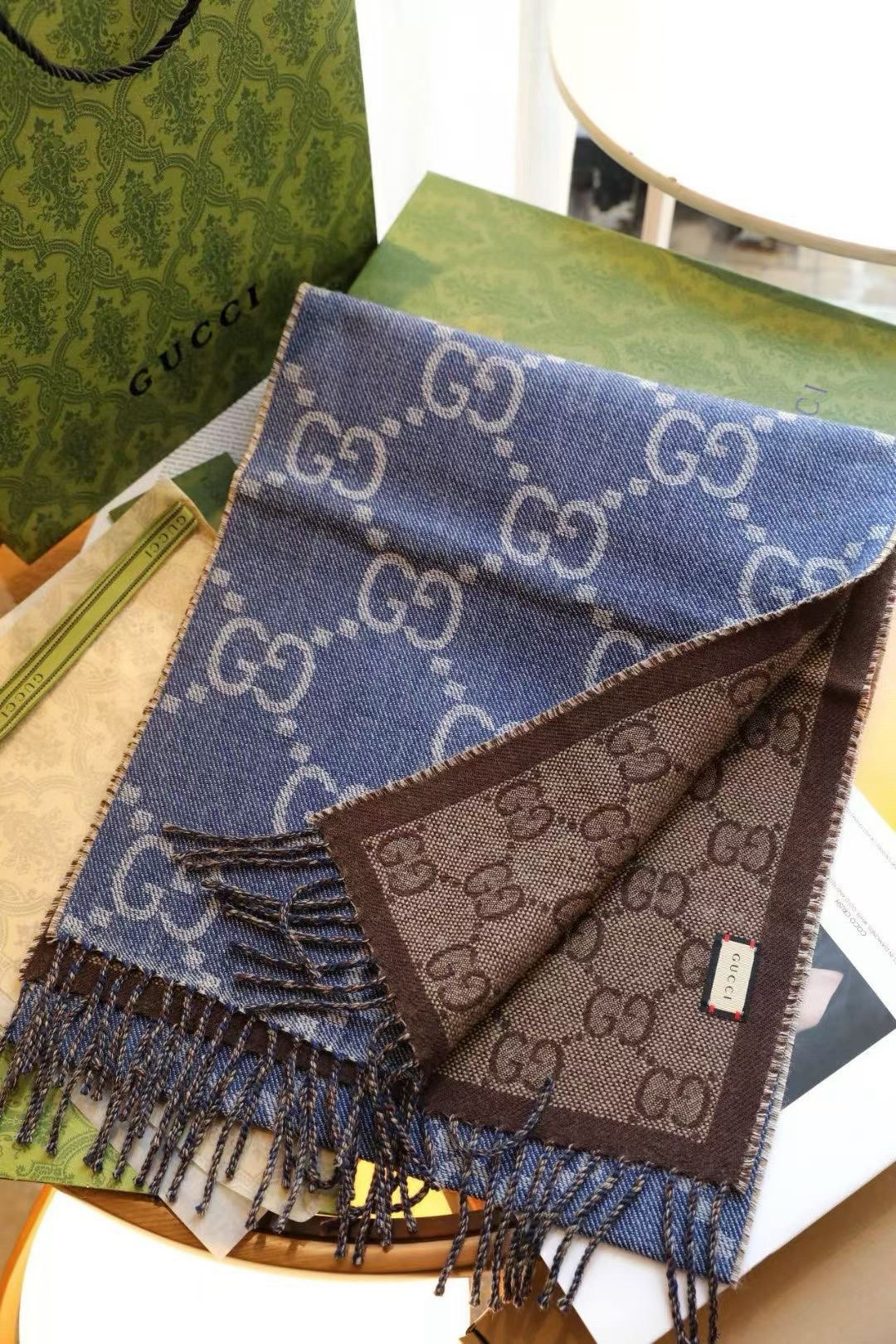 🆕Gucci新款围巾，男女同款❗️这个撞色实在太经典啦，质地不扎脖子，而且很显白，✨✨低调的奢侈感❗️极