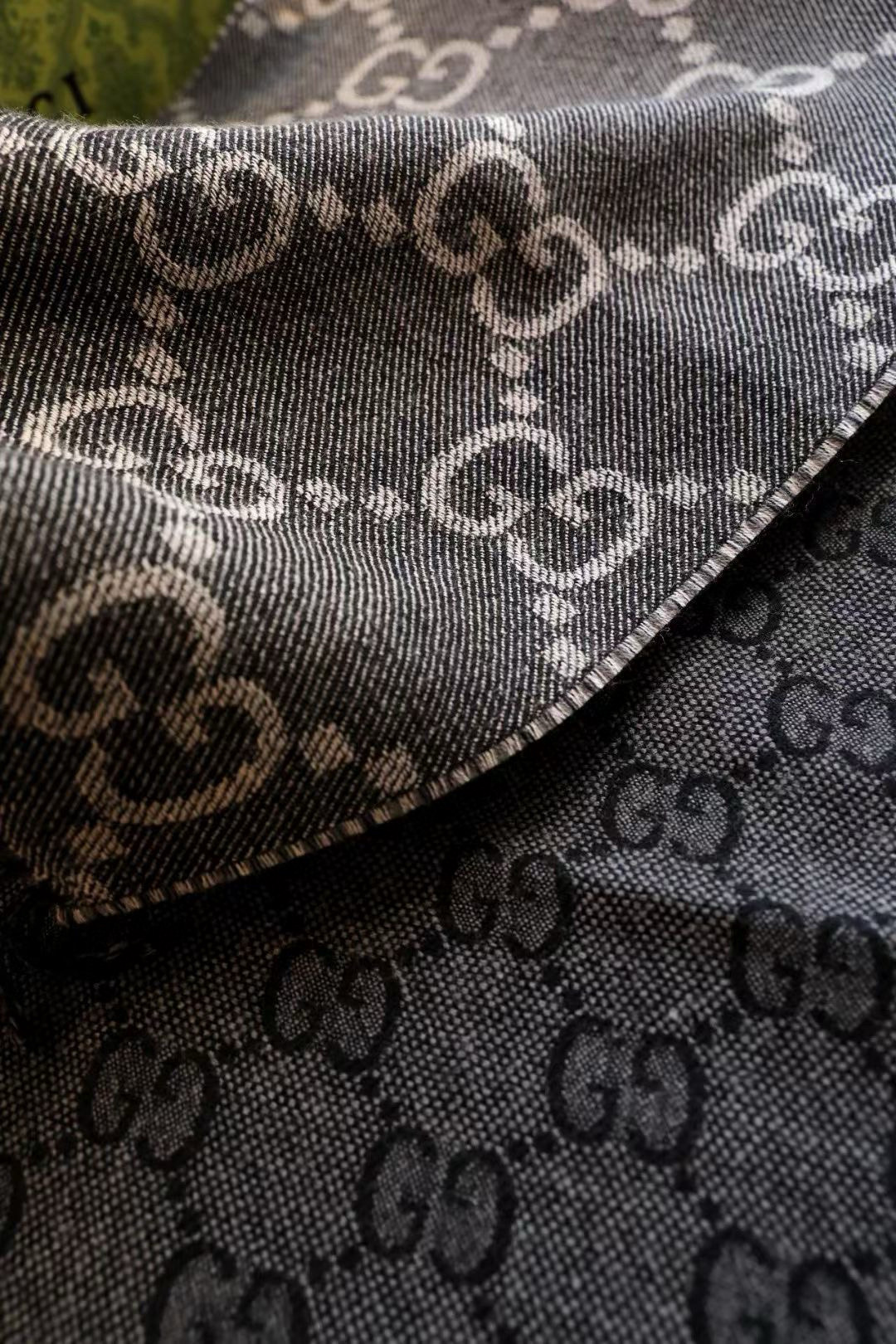 🆕Gucci新款围巾，男女同款❗️这个撞色实在太经典啦，质地不扎脖子，而且很显白，✨✨低调的奢侈感❗️极