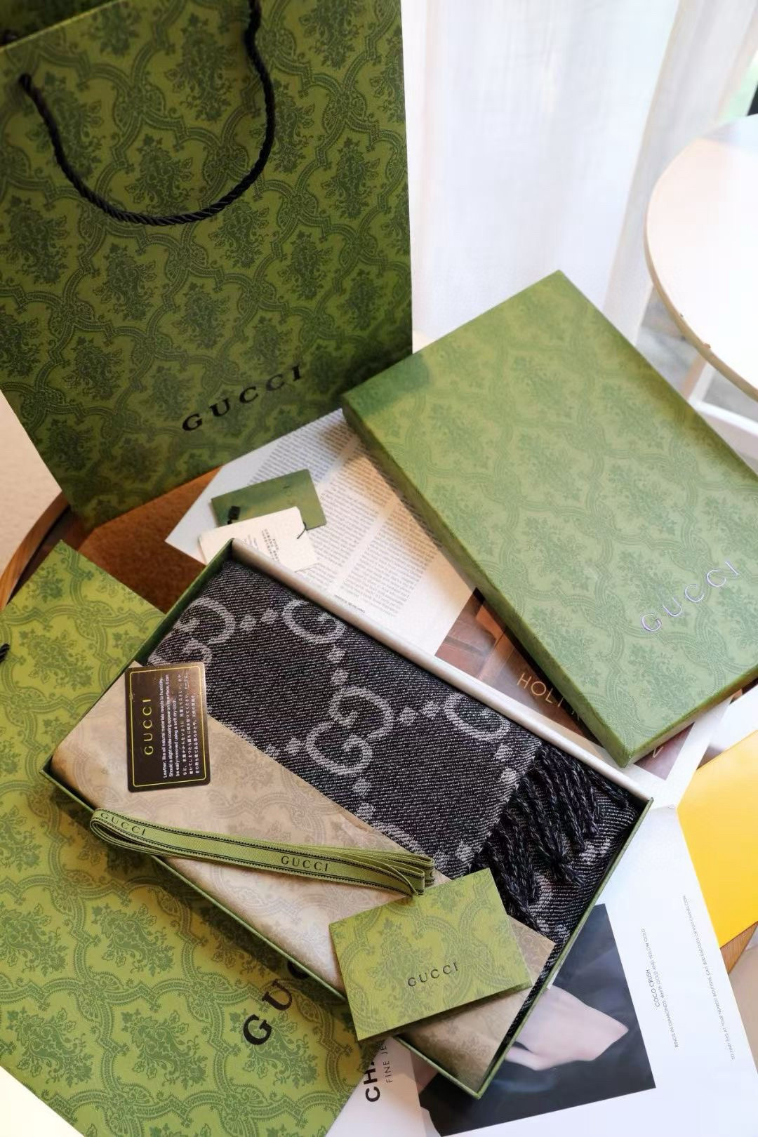 🆕Gucci新款围巾，男女同款❗️这个撞色实在太经典啦，质地不扎脖子，而且很显白，✨✨低调的奢侈感❗️极