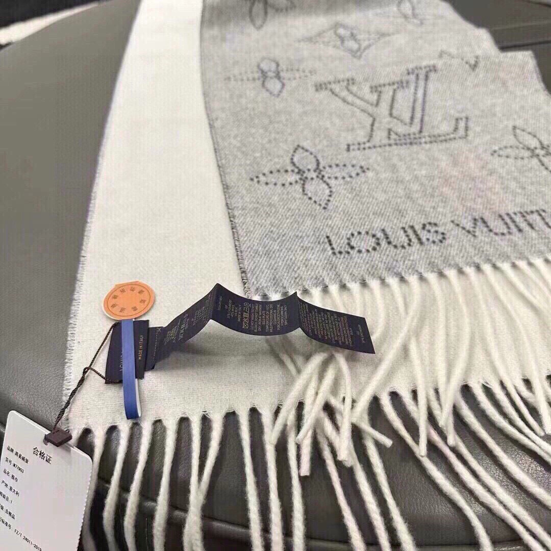 🆕Louis Vuitton新款双面围巾，Mahina Flight Mode 围巾一面采用提花工艺织就