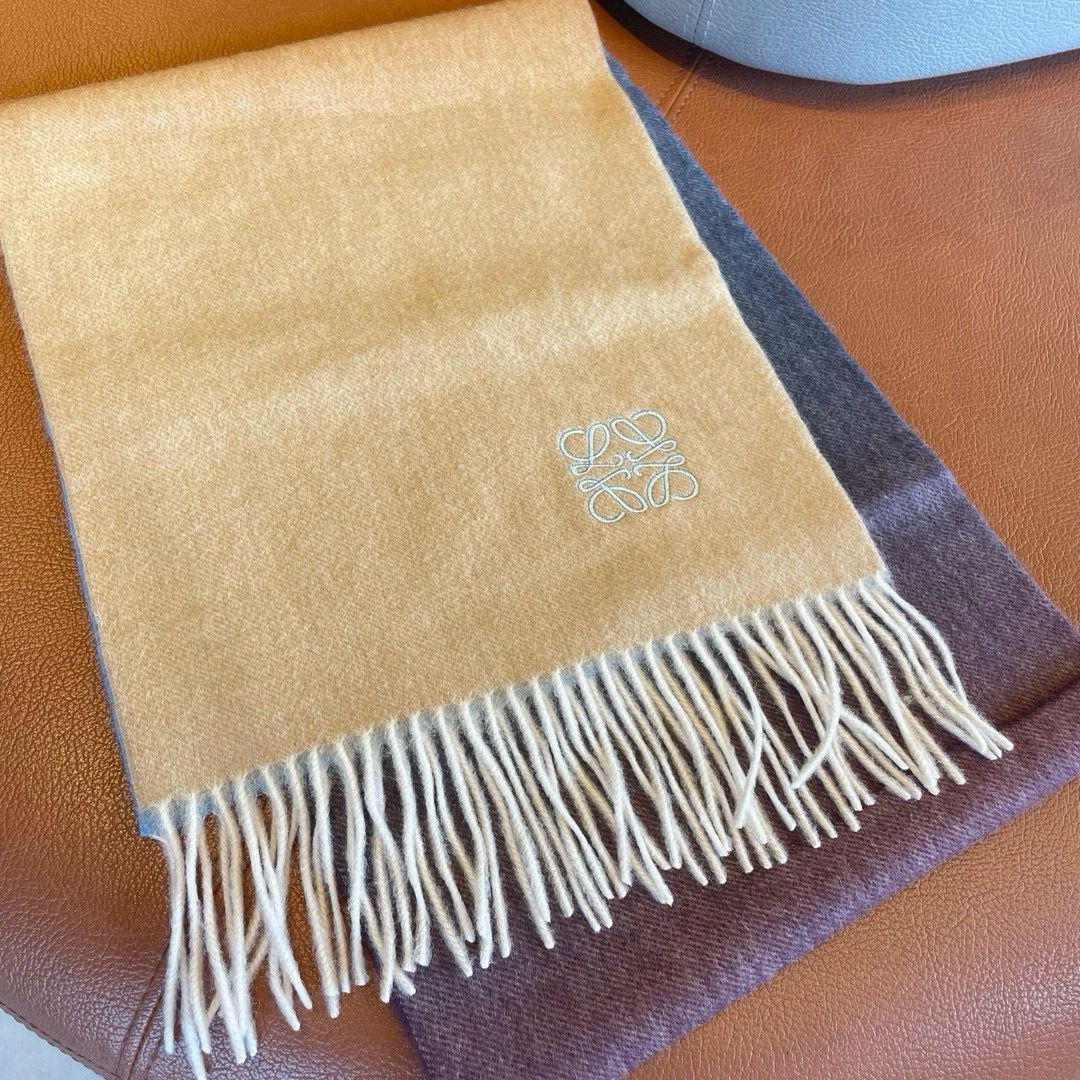 🆕 【▪Loewe · 罗意威渐变围巾，精致的温柔配色，超级迷恋❗️气质低调恬静又不失优雅❗️】重点推荐