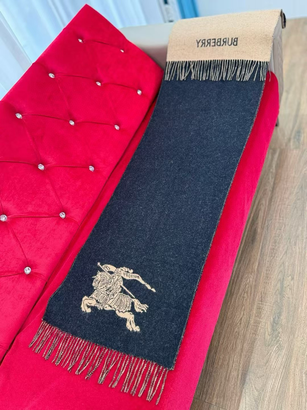 🆕Bur · 【双面马术骑士徽标】双面两用马术骑士徽标羊绒围巾，装饰提花精纺的马术骑士徽标（EKD）和 