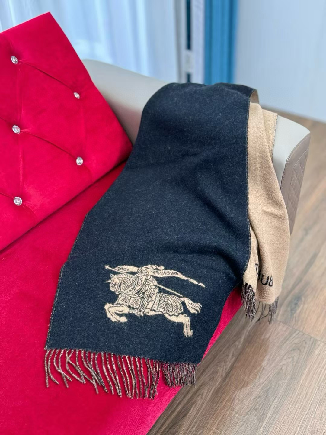 🆕Bur · 【双面马术骑士徽标】双面两用马术骑士徽标羊绒围巾，装饰提花精纺的马术骑士徽标（EKD）和 