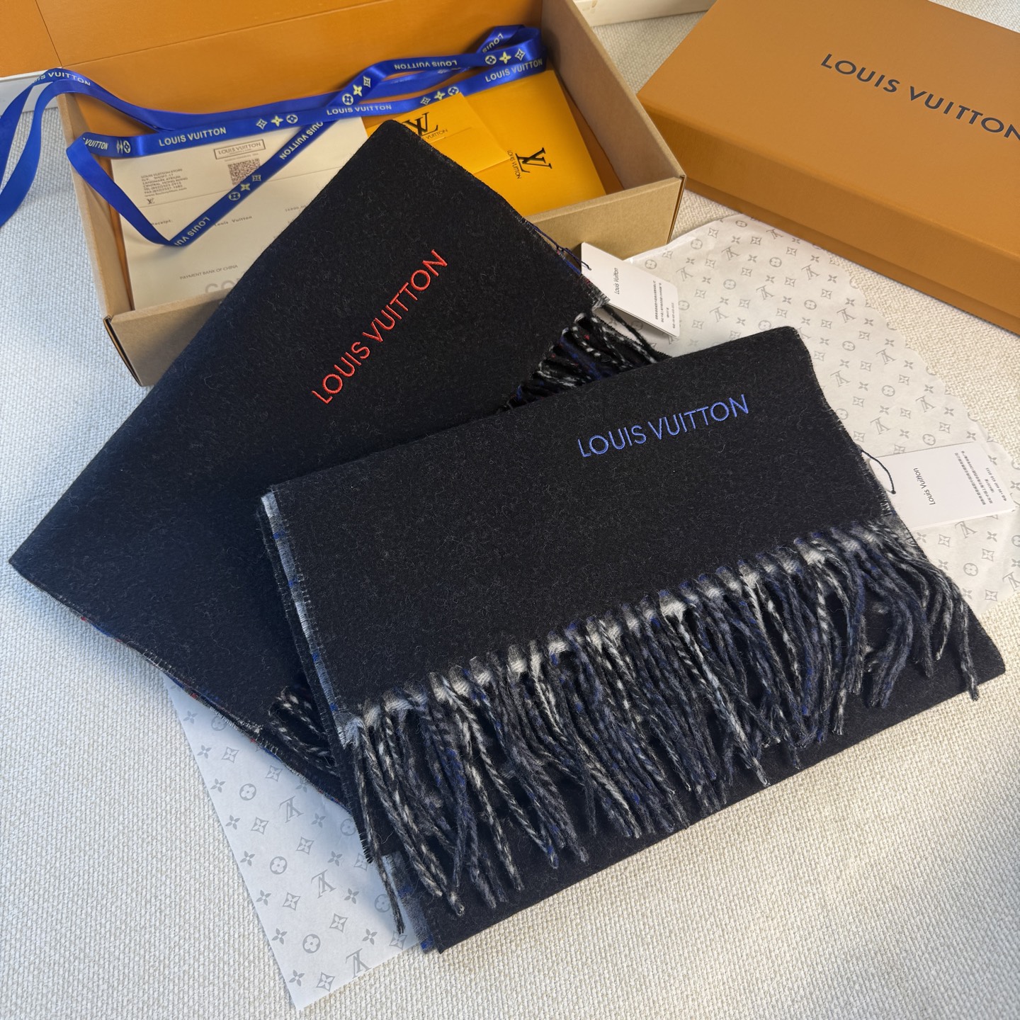 🆕【Louis Vuitton ·双面渐变格子花纹围巾】渐变提花经典设计完美，若隐若现的lv标志，siz