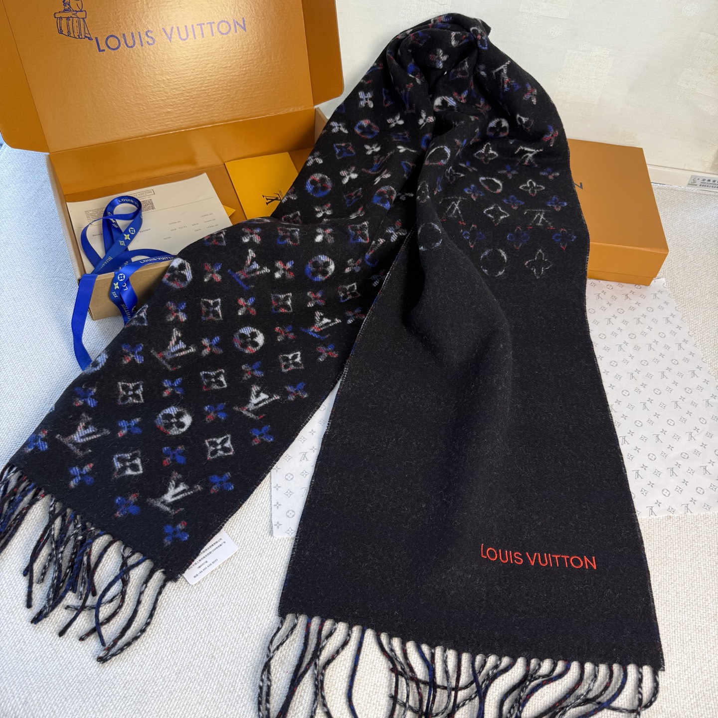 🆕【Louis Vuitton ·双面渐变格子花纹围巾】渐变提花经典设计完美，若隐若现的lv标志，siz